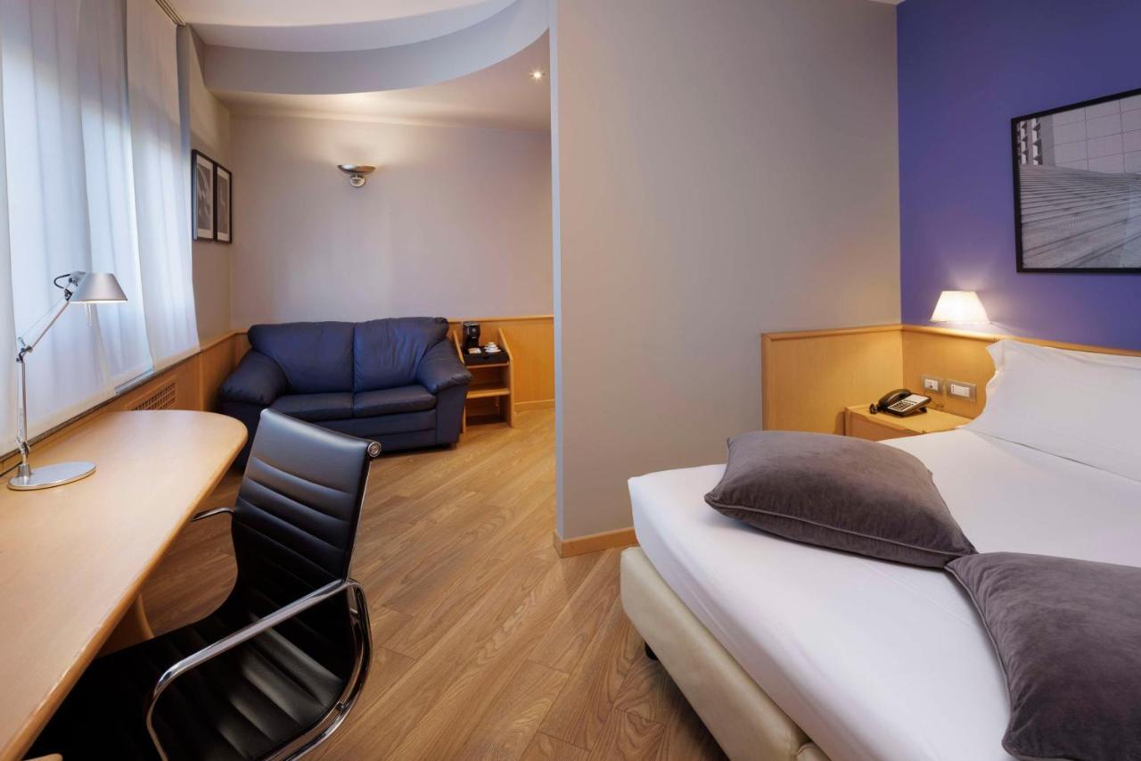 Deluxe Queen Room Single Bed