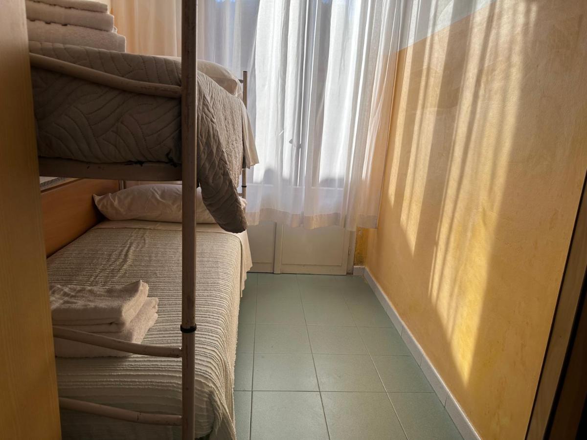Economy Twin Room with bunk bed