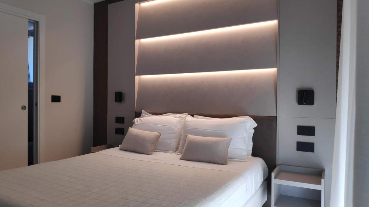 King Room Lateral Sea View