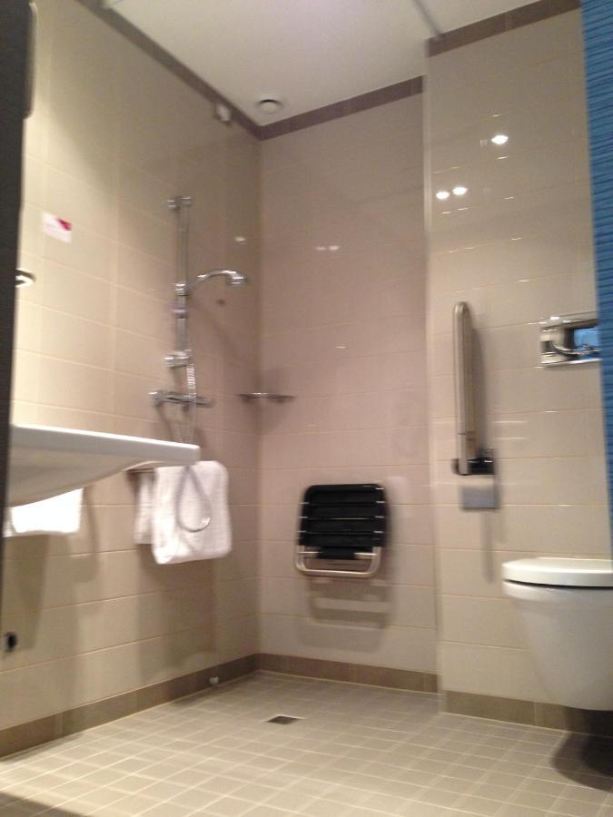 Standard Twin Room Disability Access or Smoking