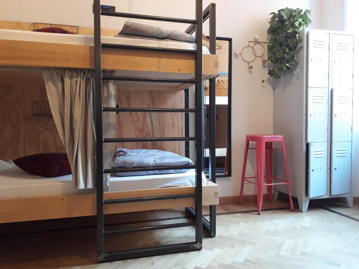 Bed 6-Bed Dormitory Room