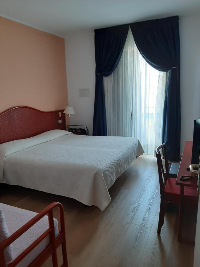 Double or Twin Room Sea View,1430626636:JPEG
