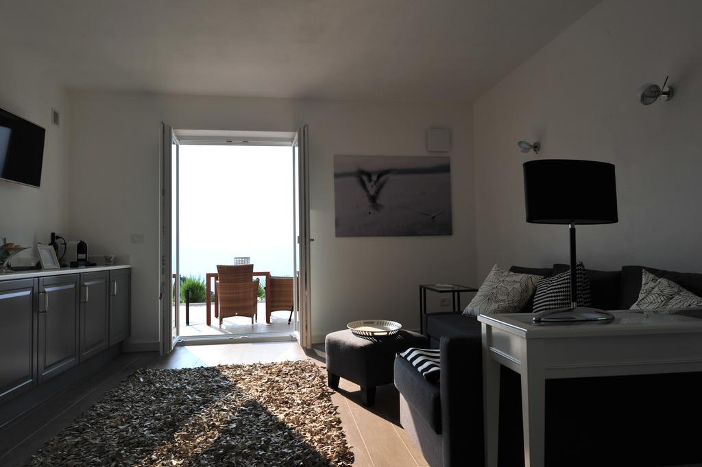 Suite Lake View 11,143129853:JPEG