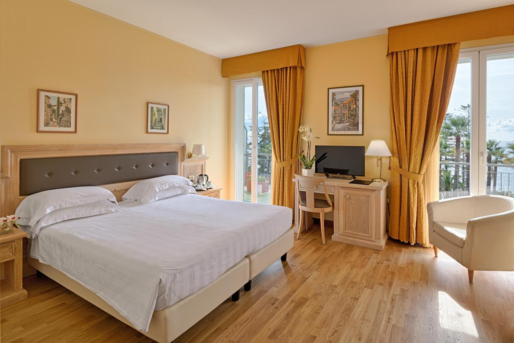 Deluxe Double Room Sea Side
