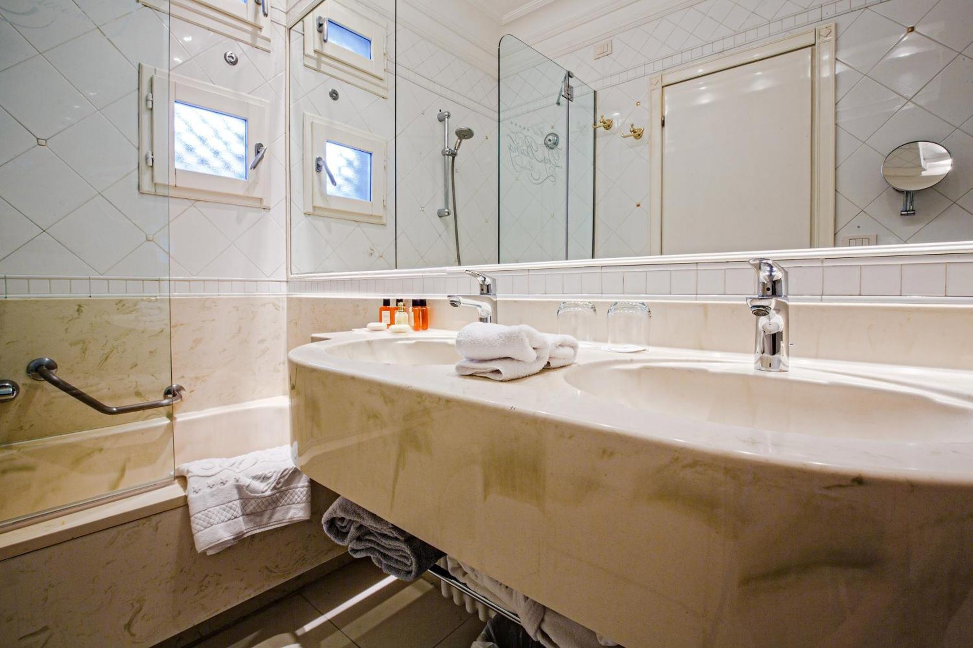 Comfort Double or Twin Room
