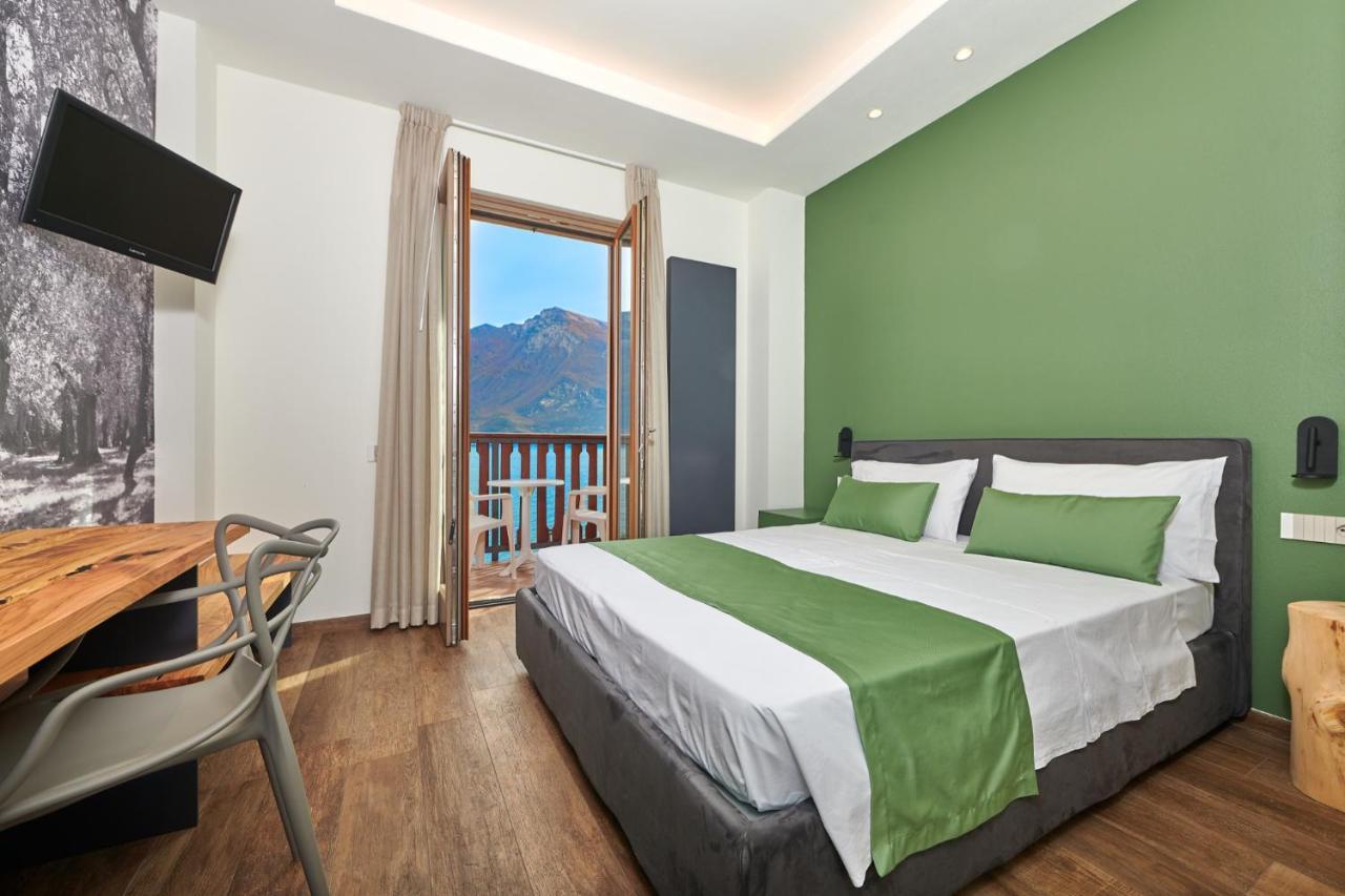 Deluxe Doppelzimmer mit Balkon und Panoramablick auf den See (2 Erwachsene)