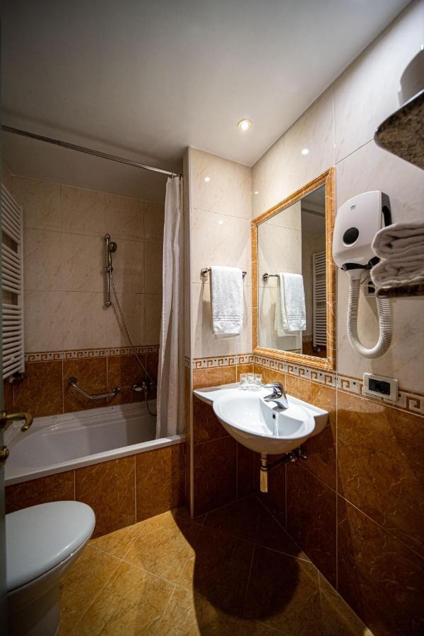 One-Bedroom Apartment Annex,1498706884:JPEG