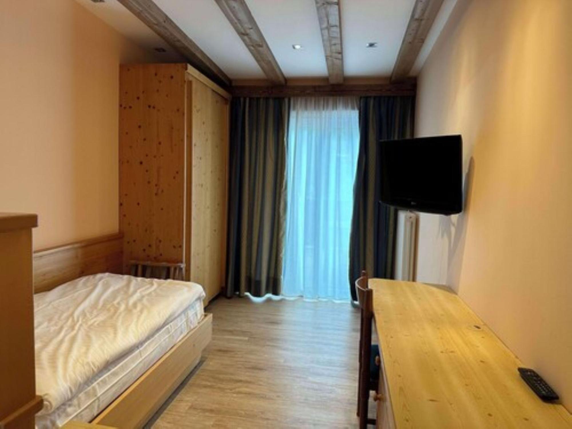 Standard Twin Room Balcony Mountain View Non-Smoking