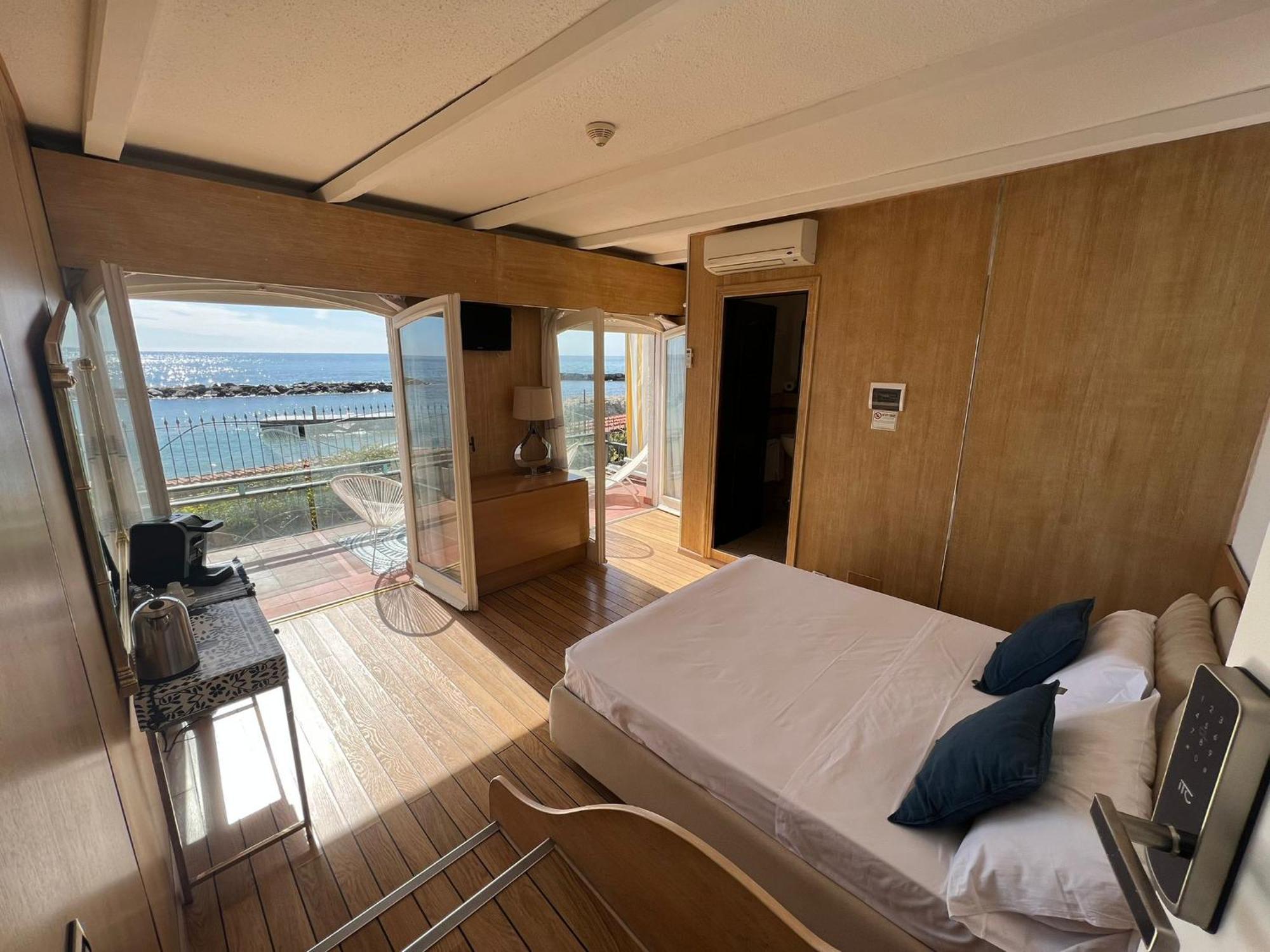 Deluxe Double Room Balcony Sea View