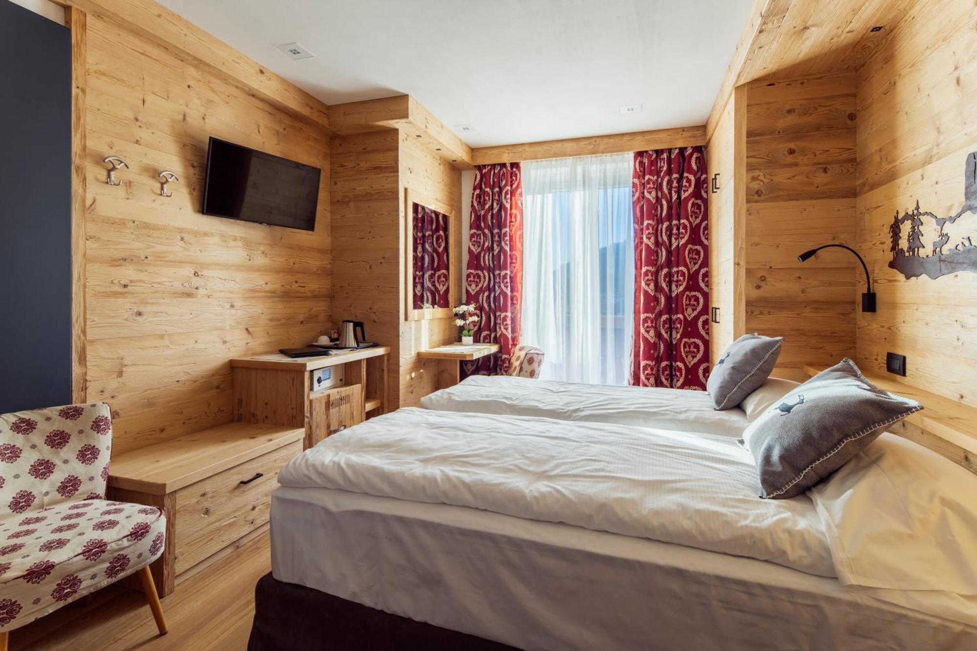 Double or Twin Room Alpina Balcony View