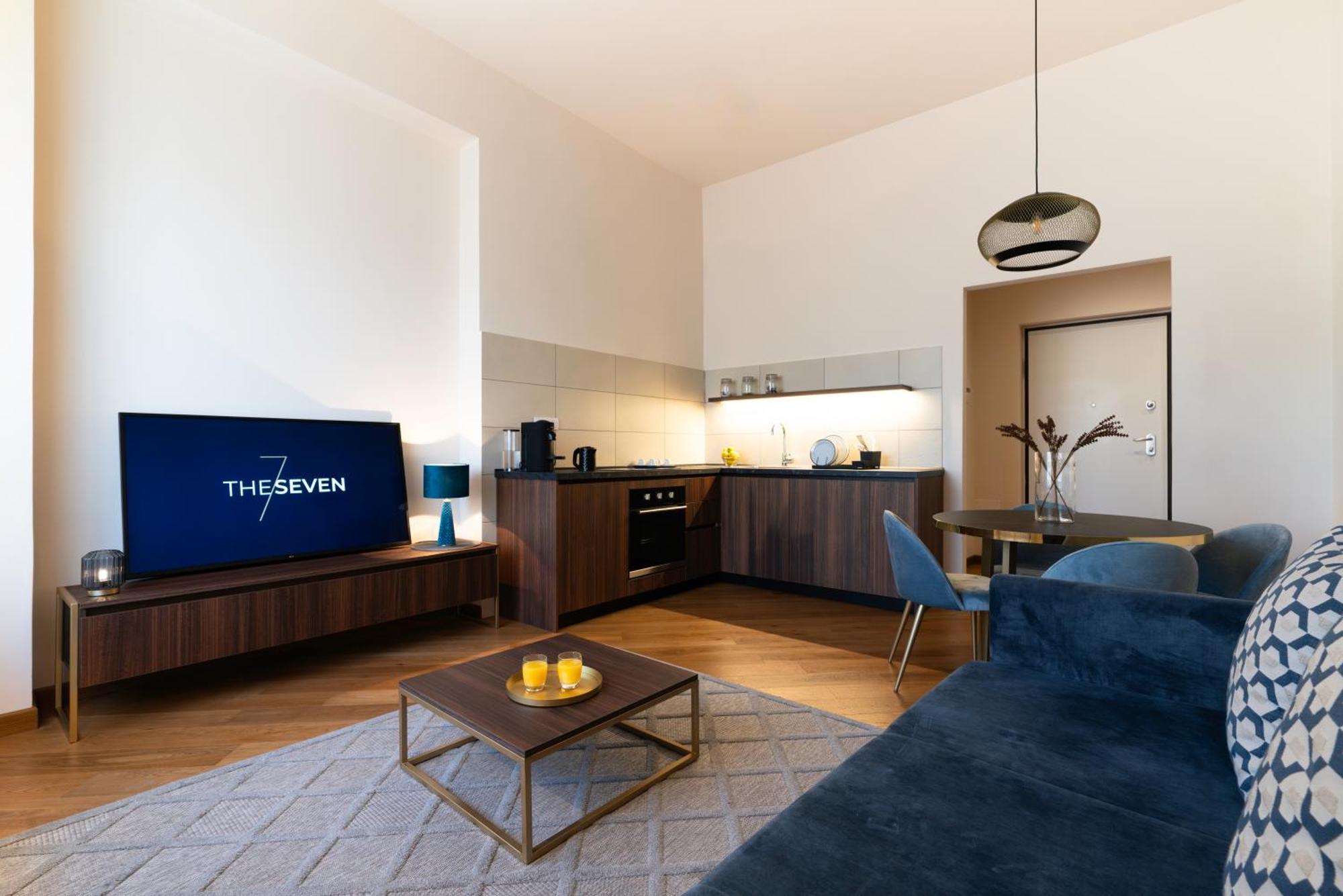 Deluxe Apartment
