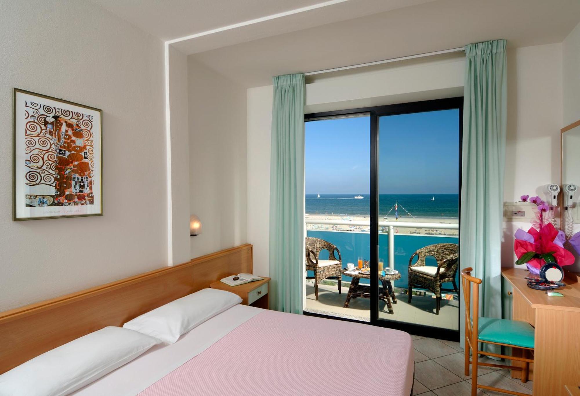 Double or Twin Room Sea View