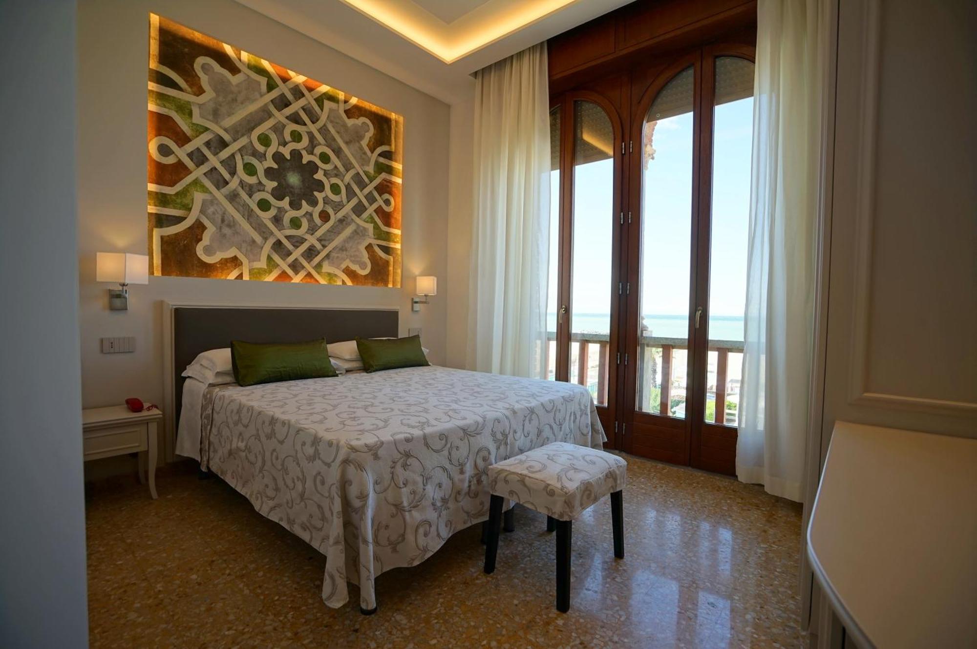 Double or Twin Room Sea View