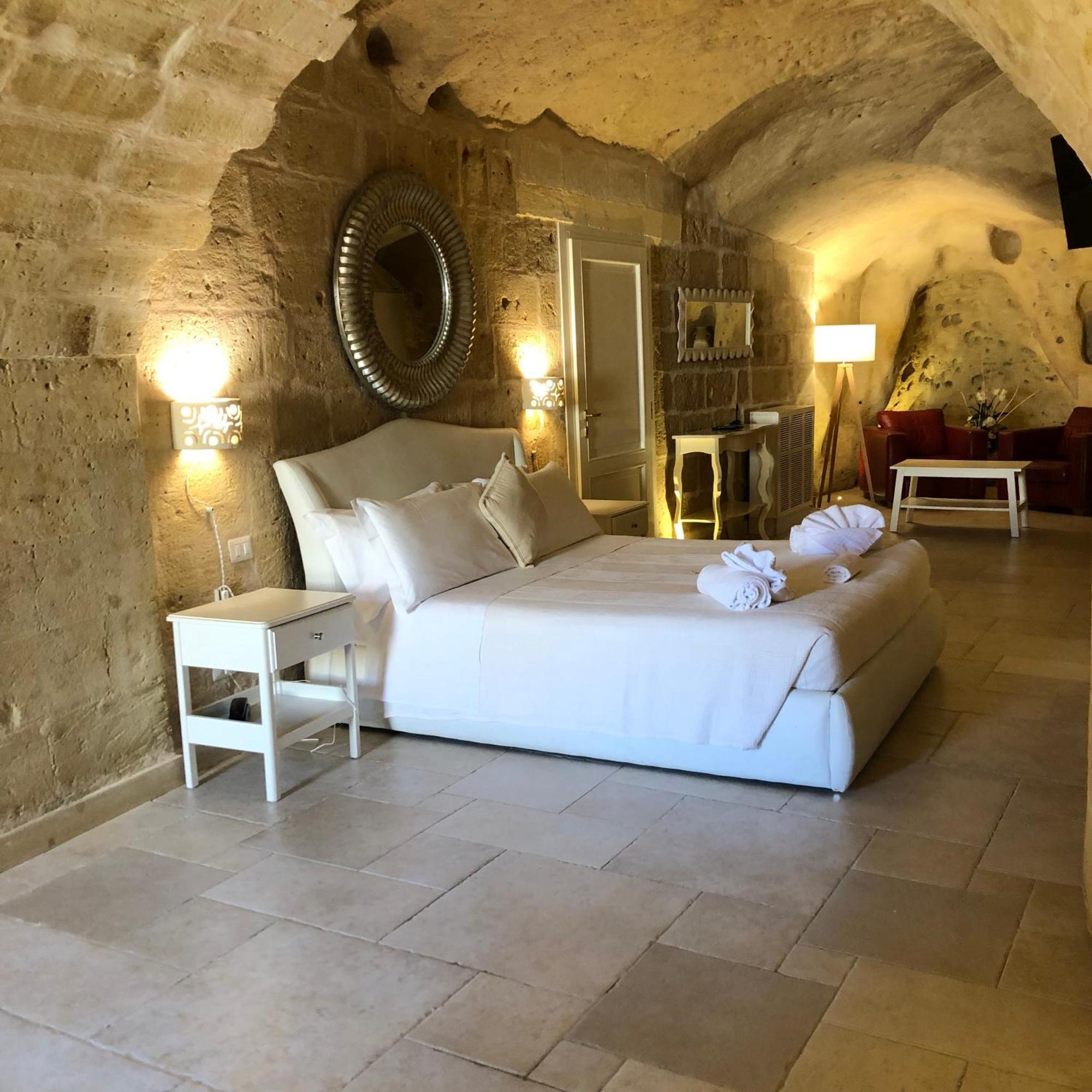 Deluxe Suite Cave