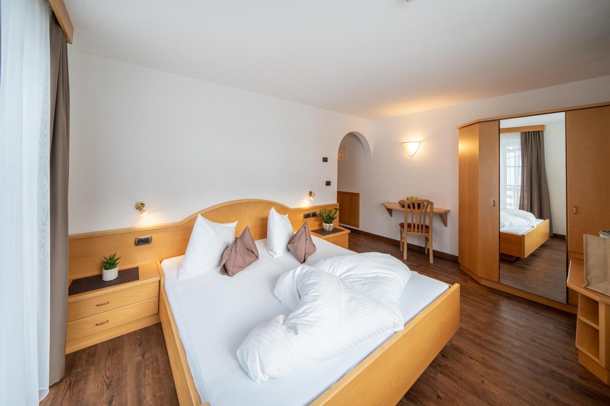 Budget Double Room Annex Residence Hotellino 50m