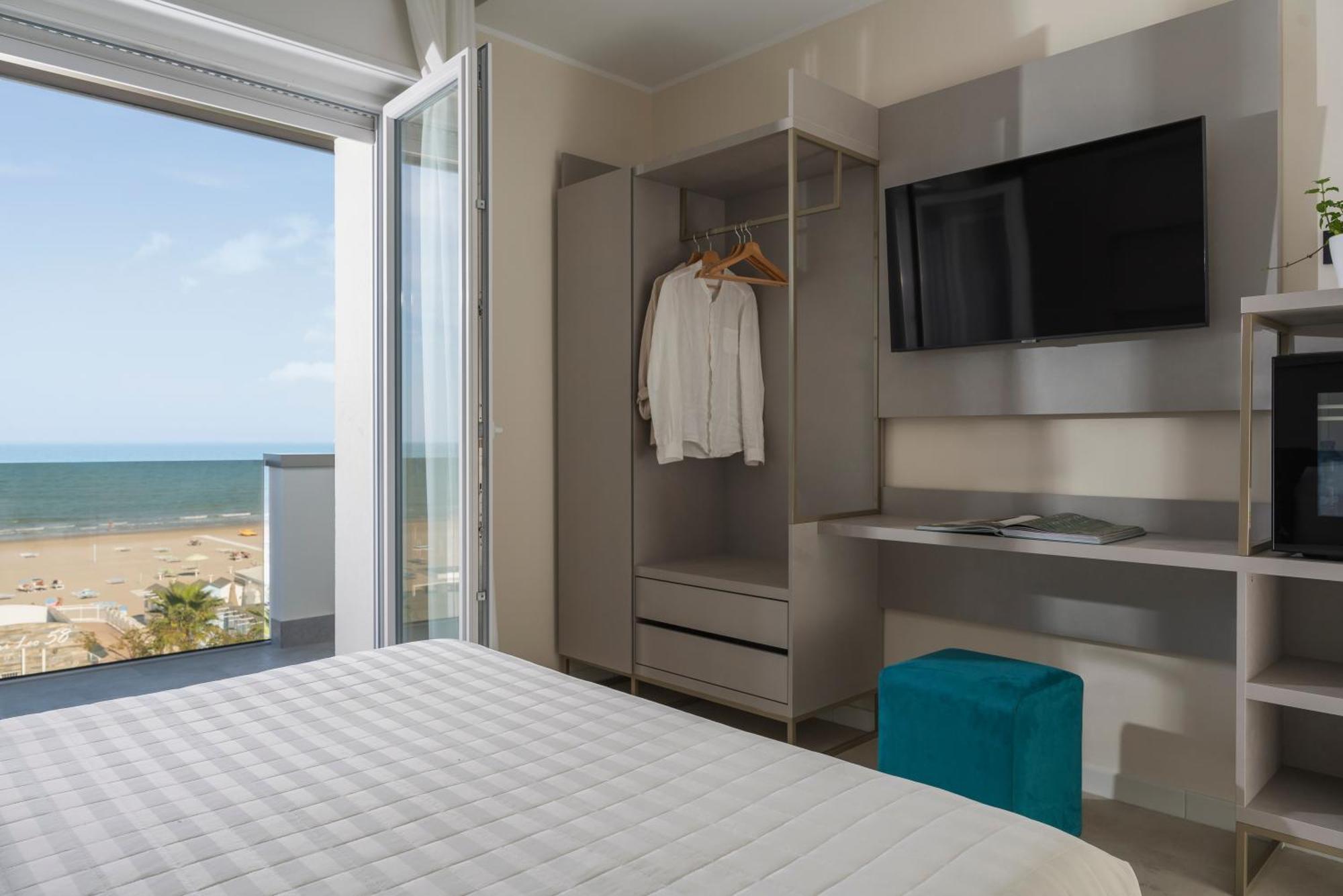 Superior Double Room Front Sea View