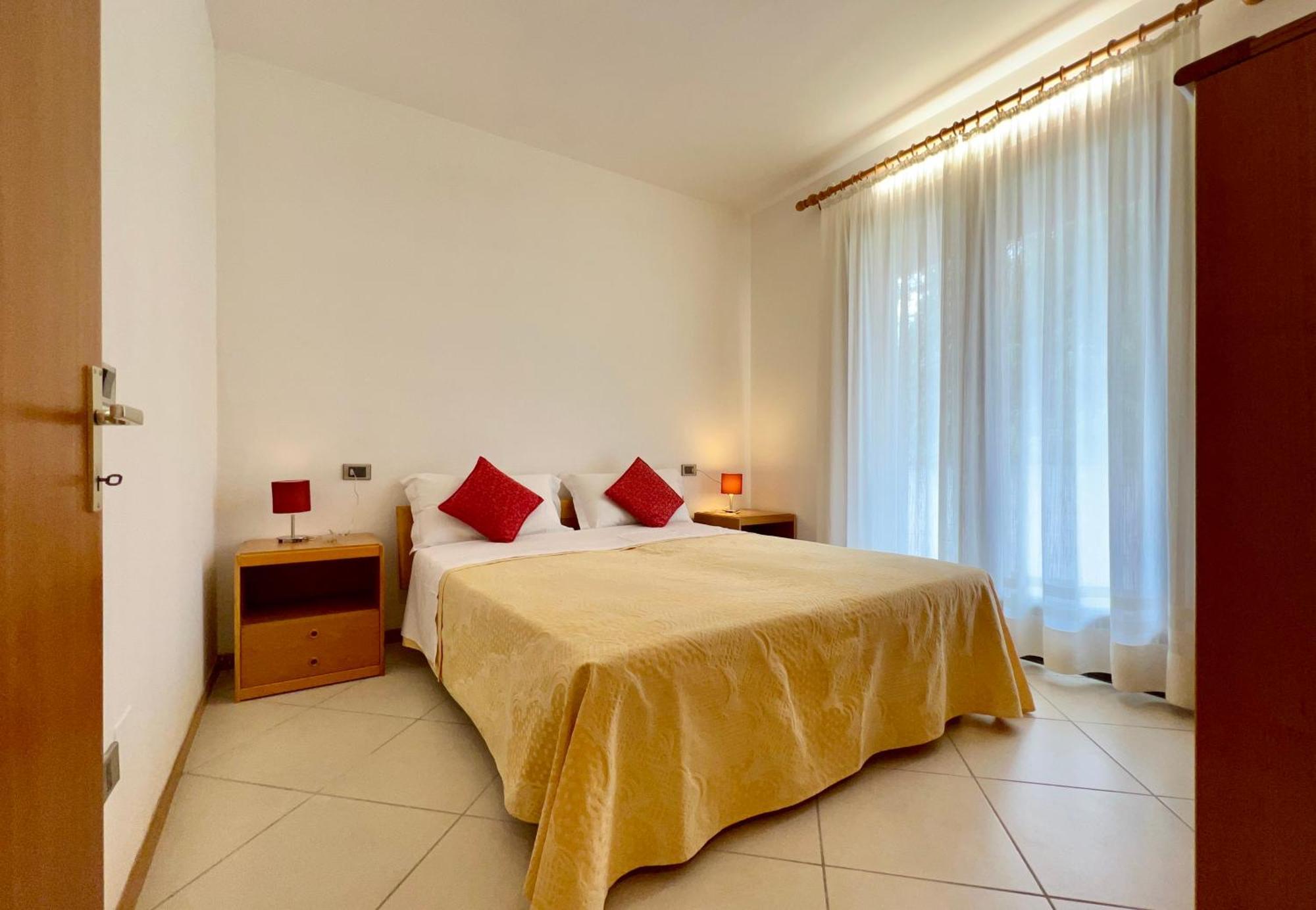One-Bedroom Apartment,1542544105:JPEG
