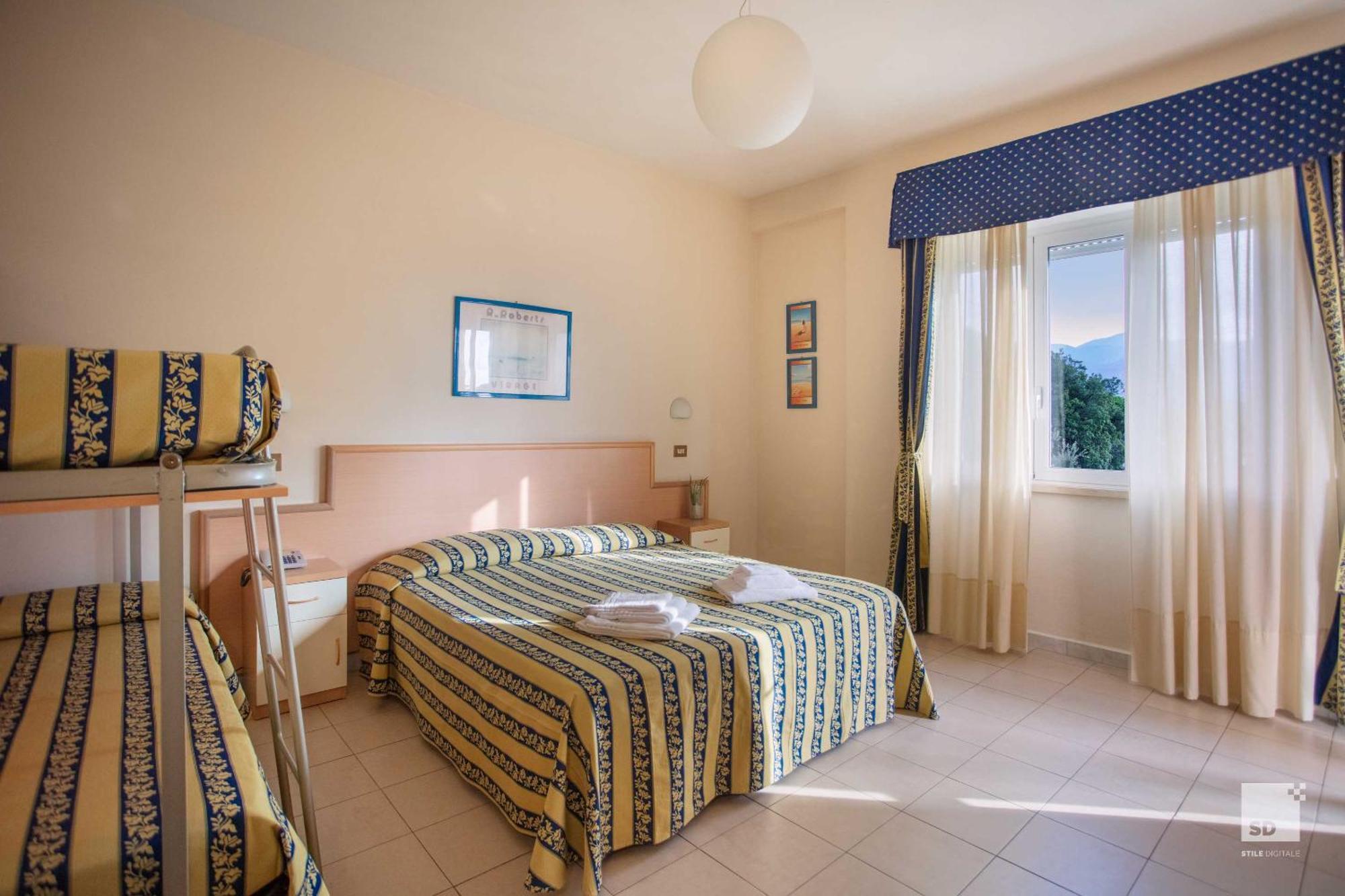 Familienzimmer mit Balkon (2 Erwachsene + 2 Kinder)