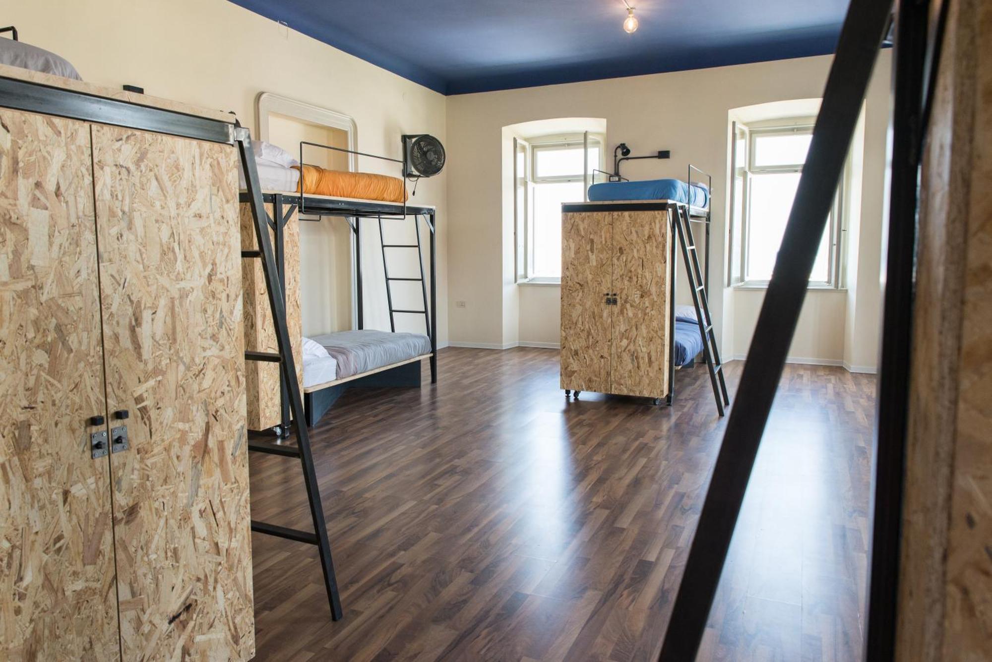 Single Bed Mixed Dormitory Room