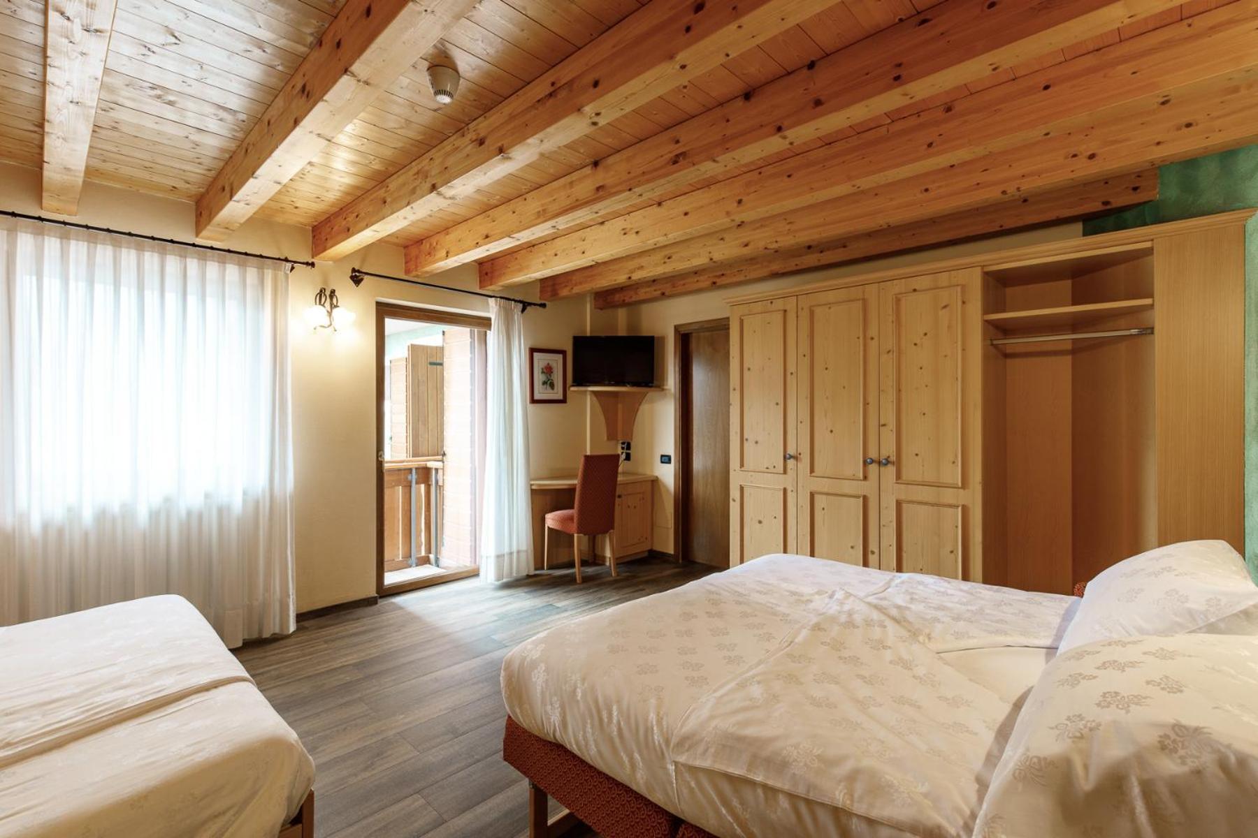 Queen Room Two Queen Beds