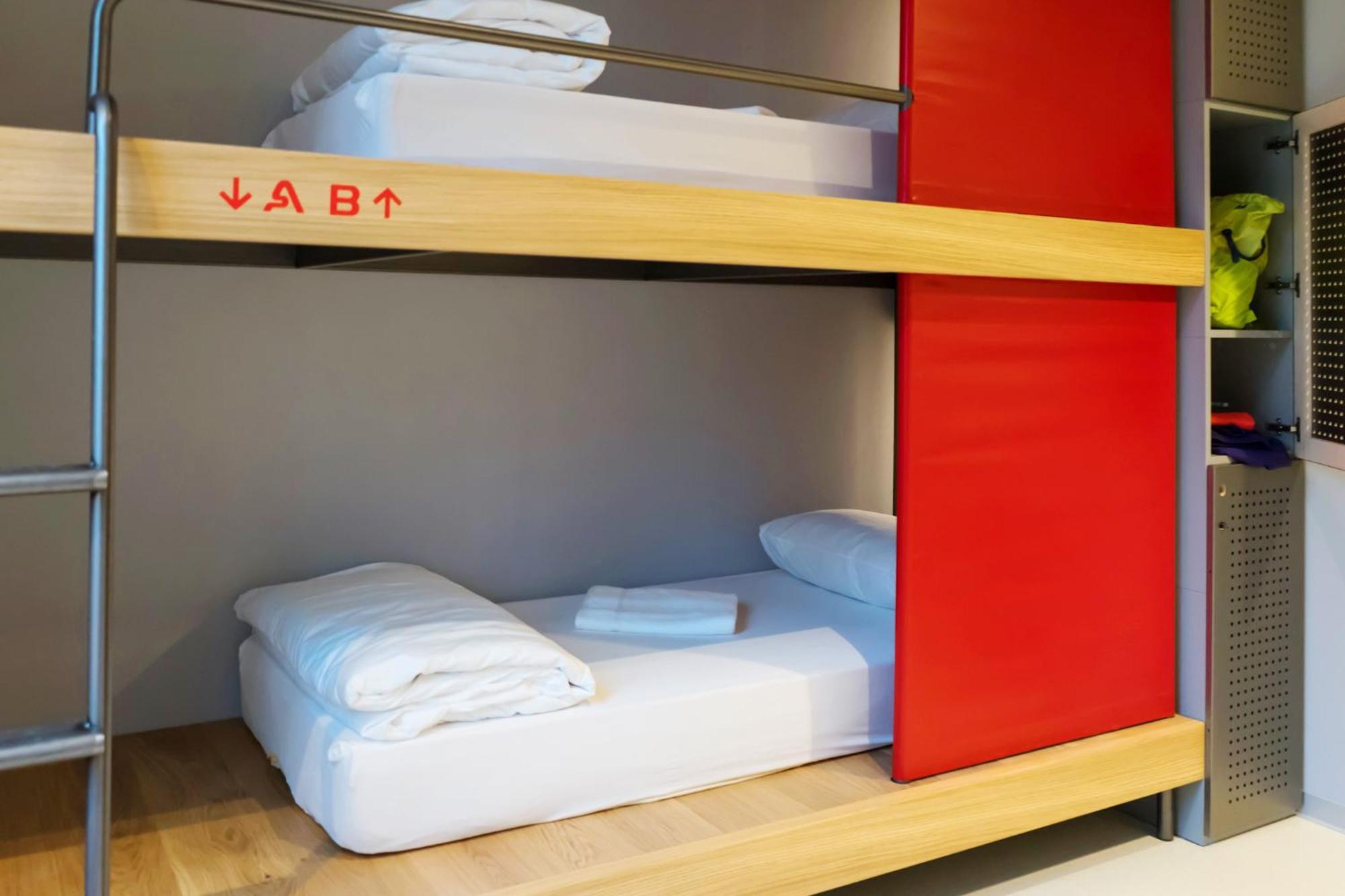 Bed 4-Bed Mixed Dormitory Room