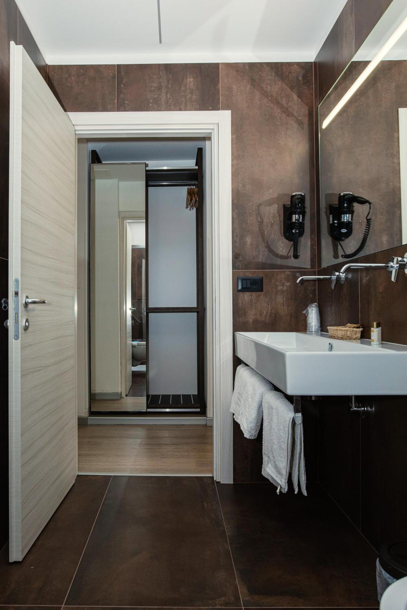 Deluxe Suite Spa Bath