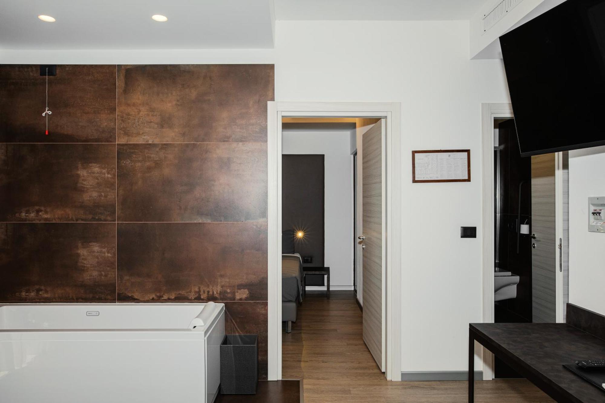 Deluxe Suite Spa Bath