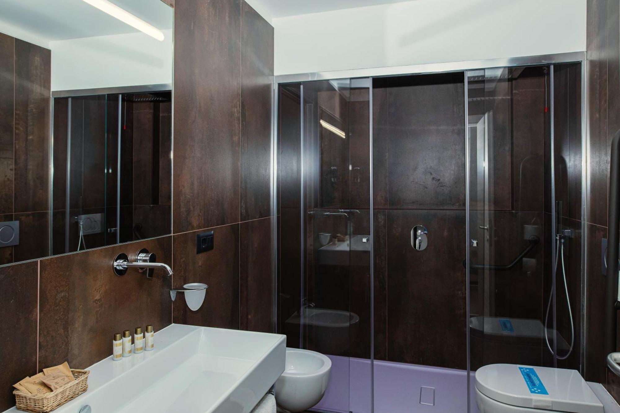 Deluxe Suite Spa Bath