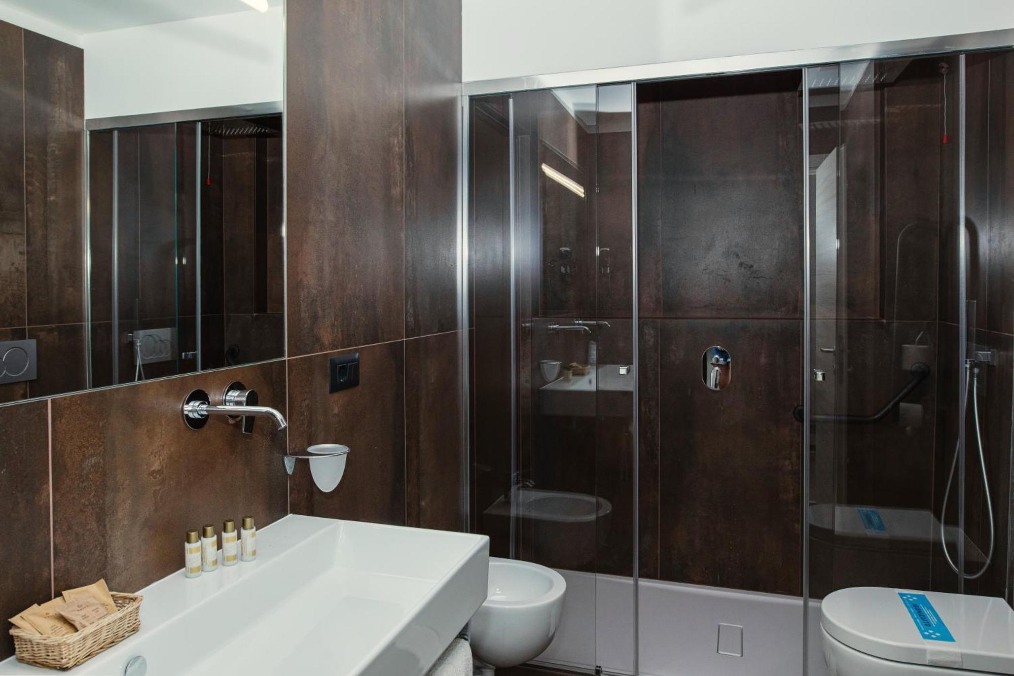 Deluxe Suite Spa Bath