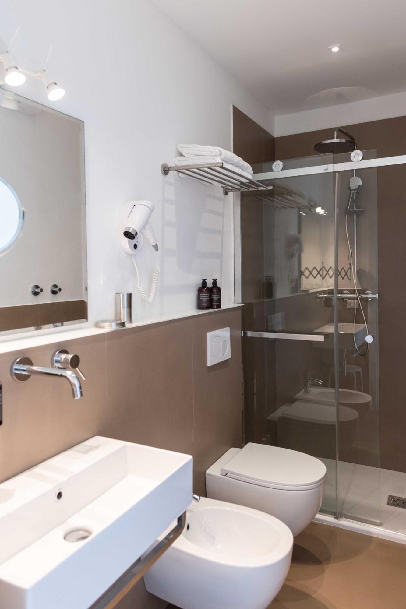 Double or Twin Room Sea View