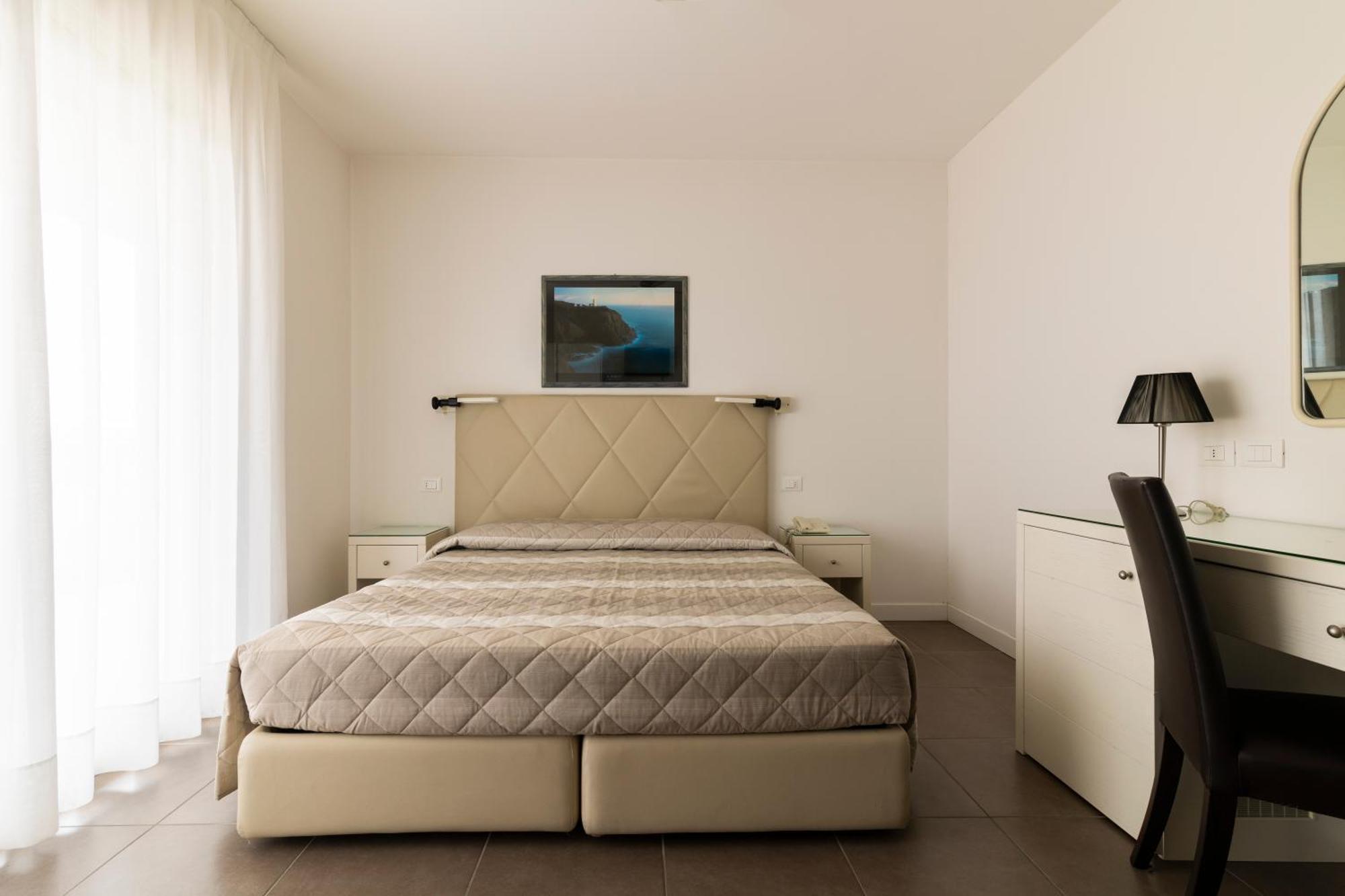 Superior Double Room,1553563867:JPEG