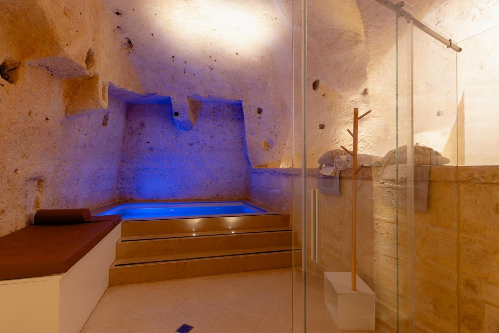 King Suite Spa Bath