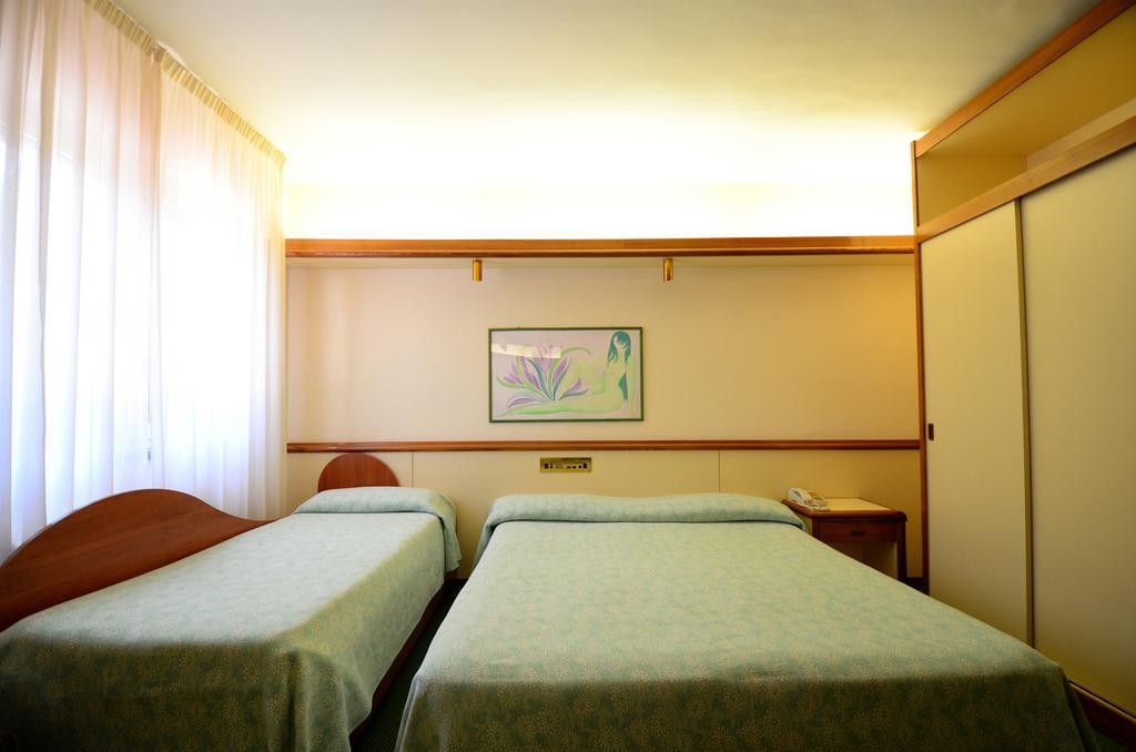 Standard Triple Room,700675546:JPEG