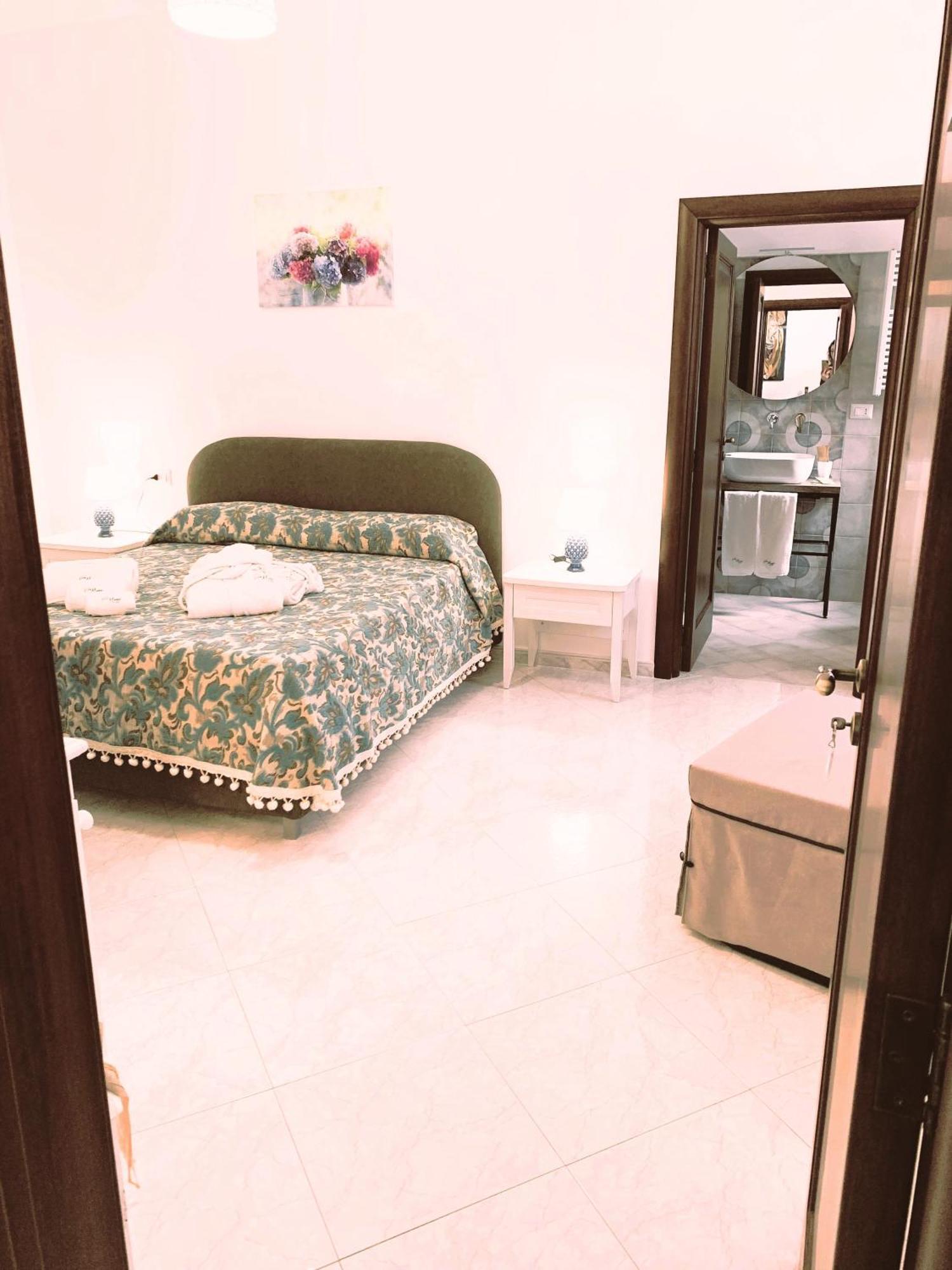 Standard Queen Room,1469173133:JPEG