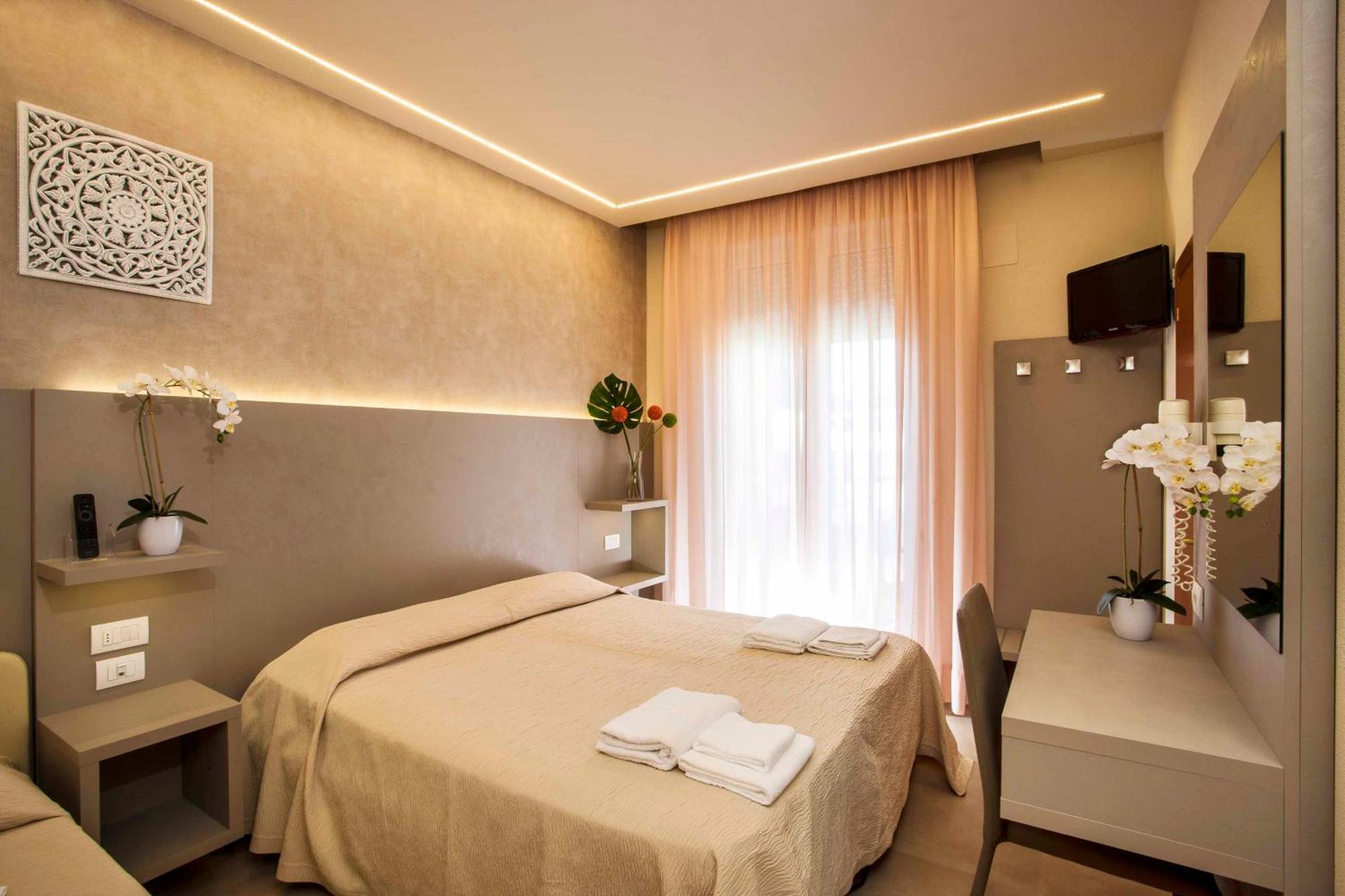 Double or Twin Room Side Sea View