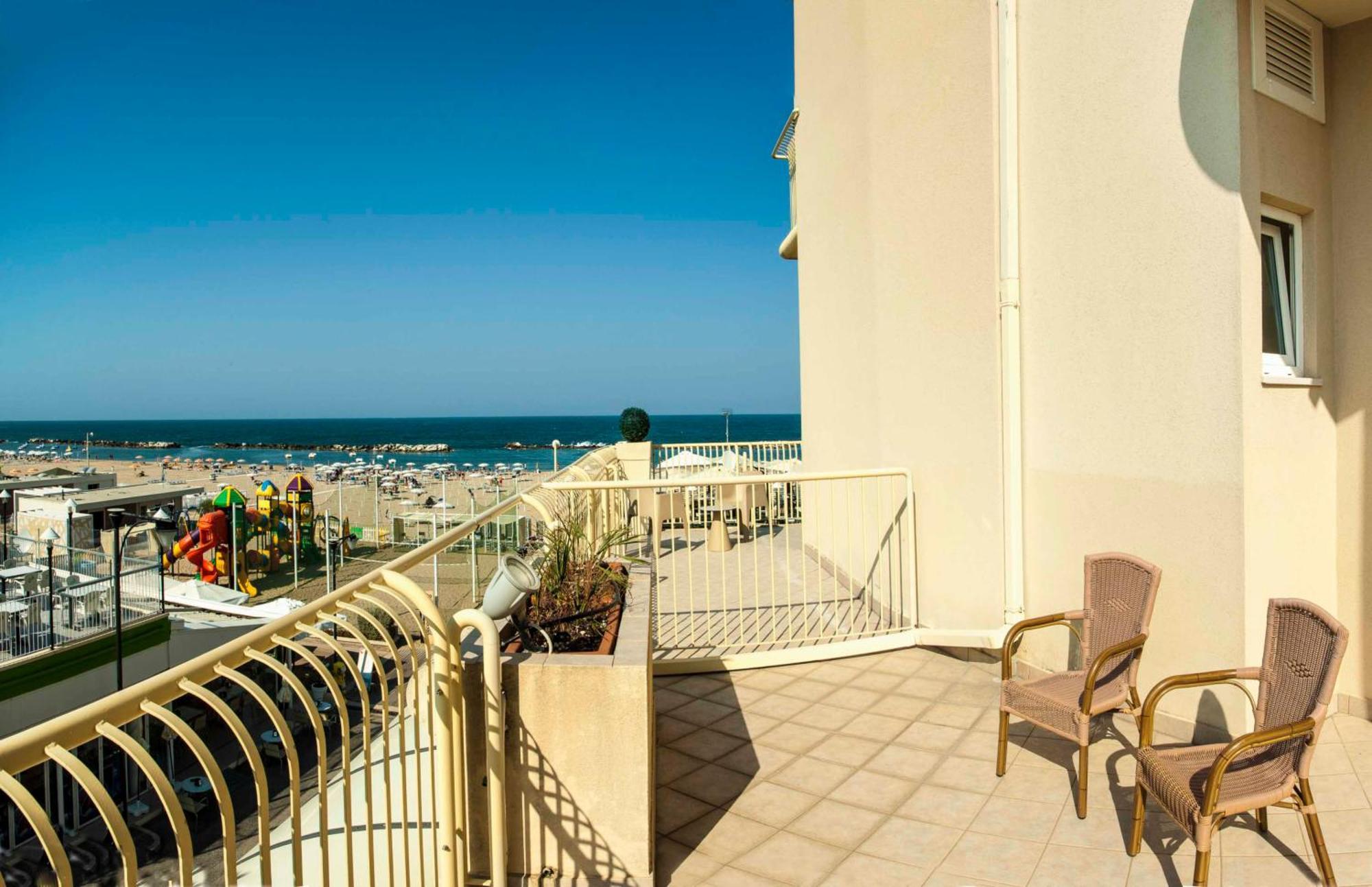 Double or Twin Room Side Sea View