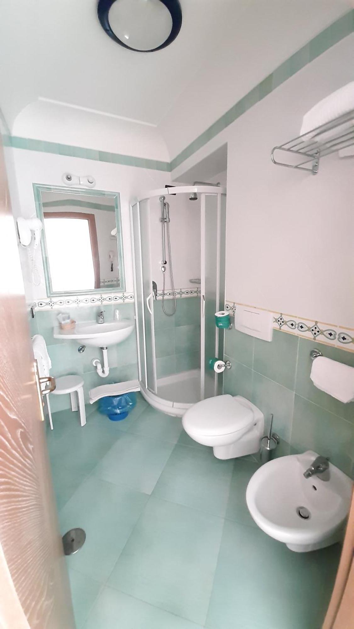 Camera Tripla (2 Adulti + 1 Bambino)