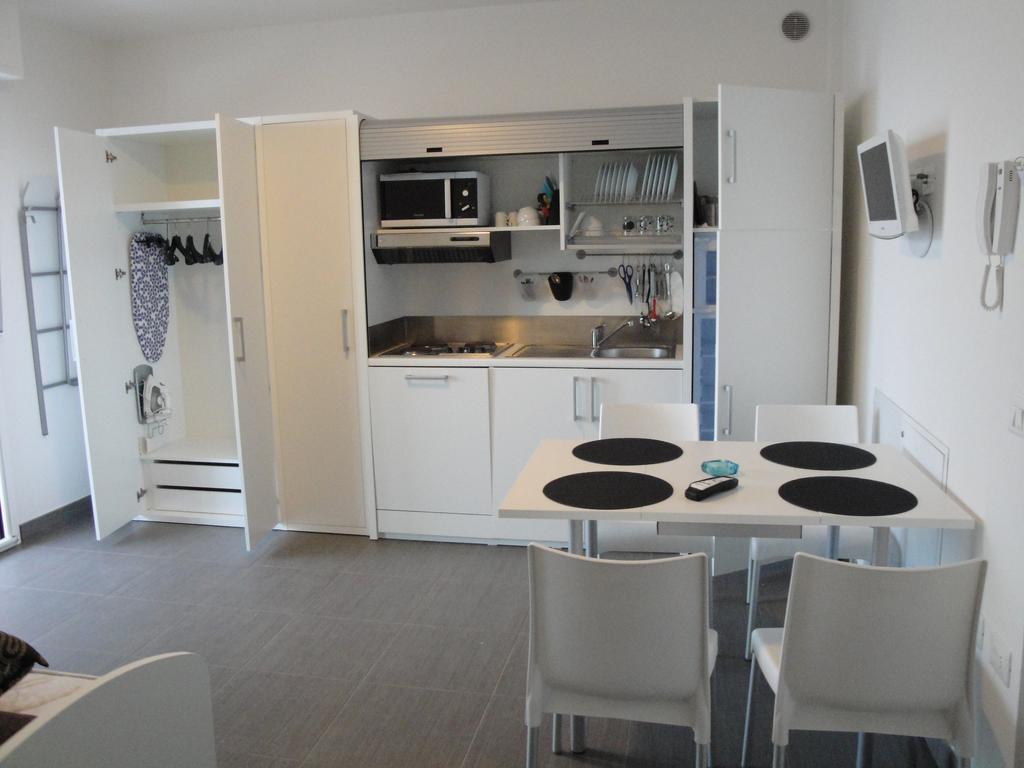 One-Bedroom Apartment Sea View