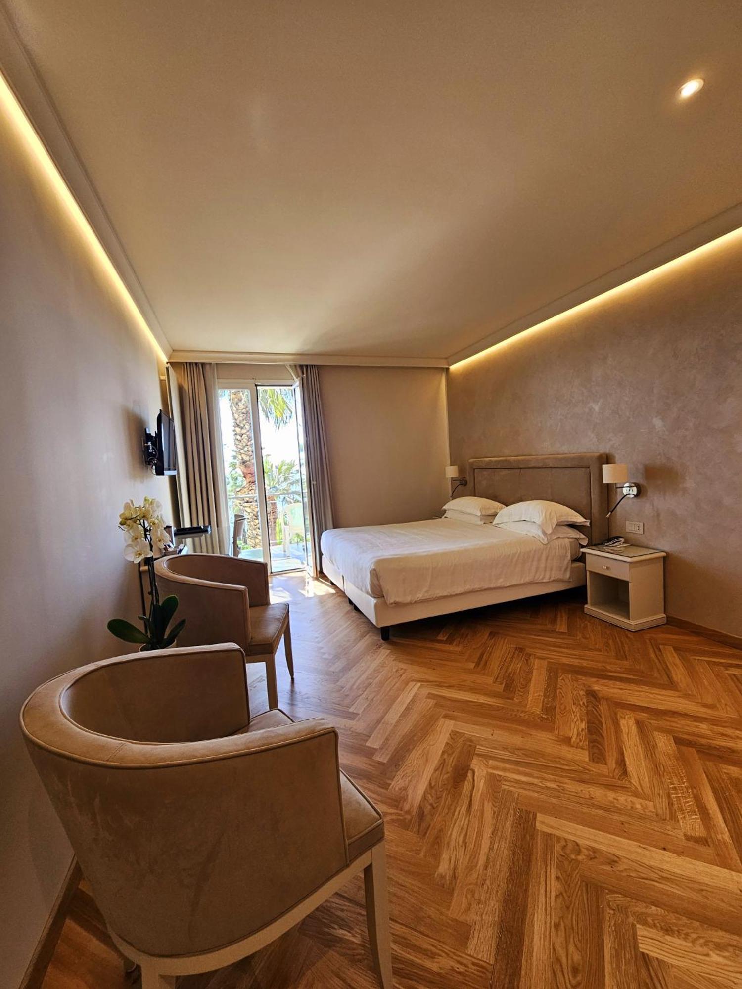 Deluxe Double Room Sea Side