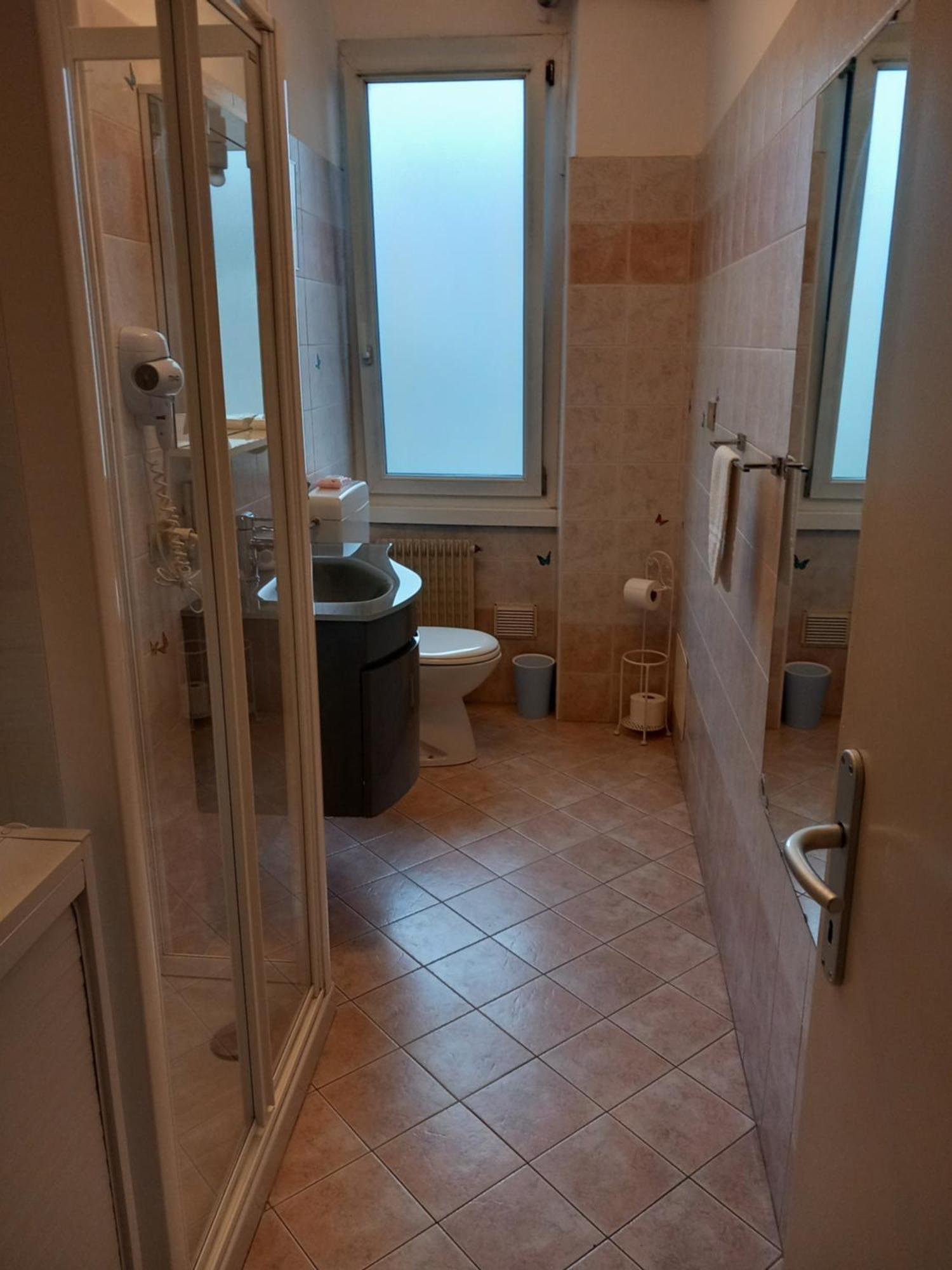 Double or Twin Room Private External Bathroom