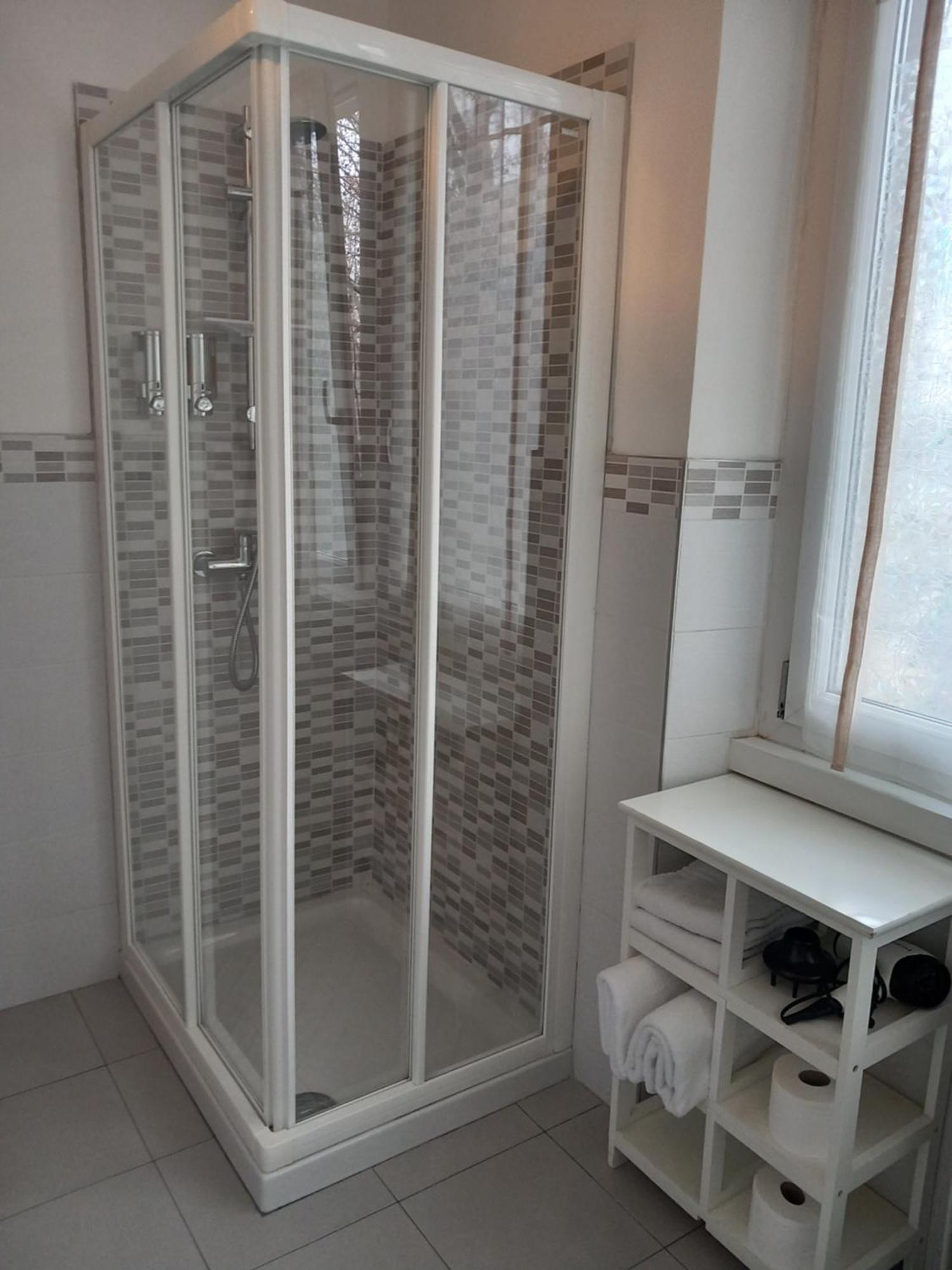 Double or Twin Room Private External Bathroom