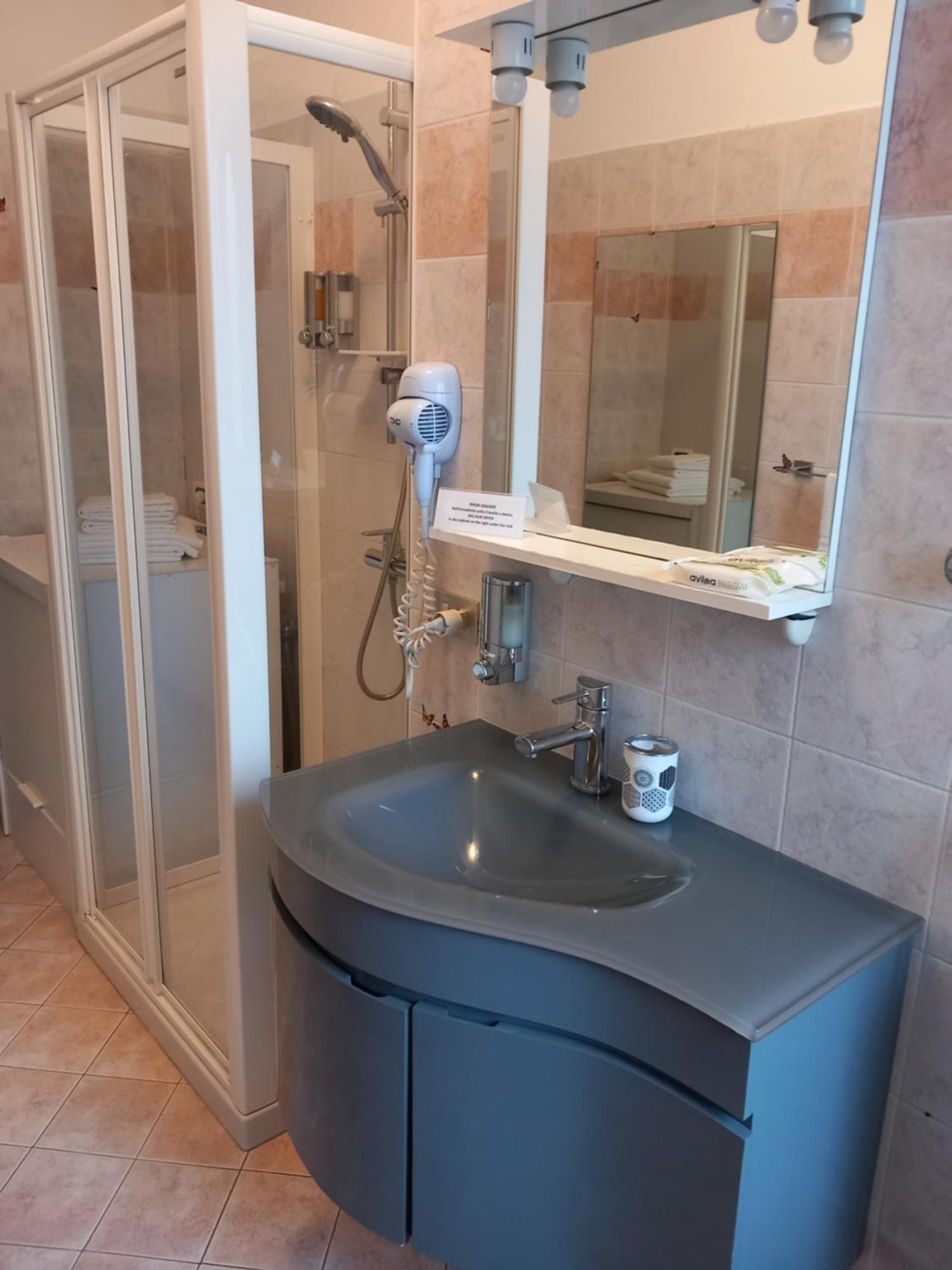 Double or Twin Room Private External Bathroom