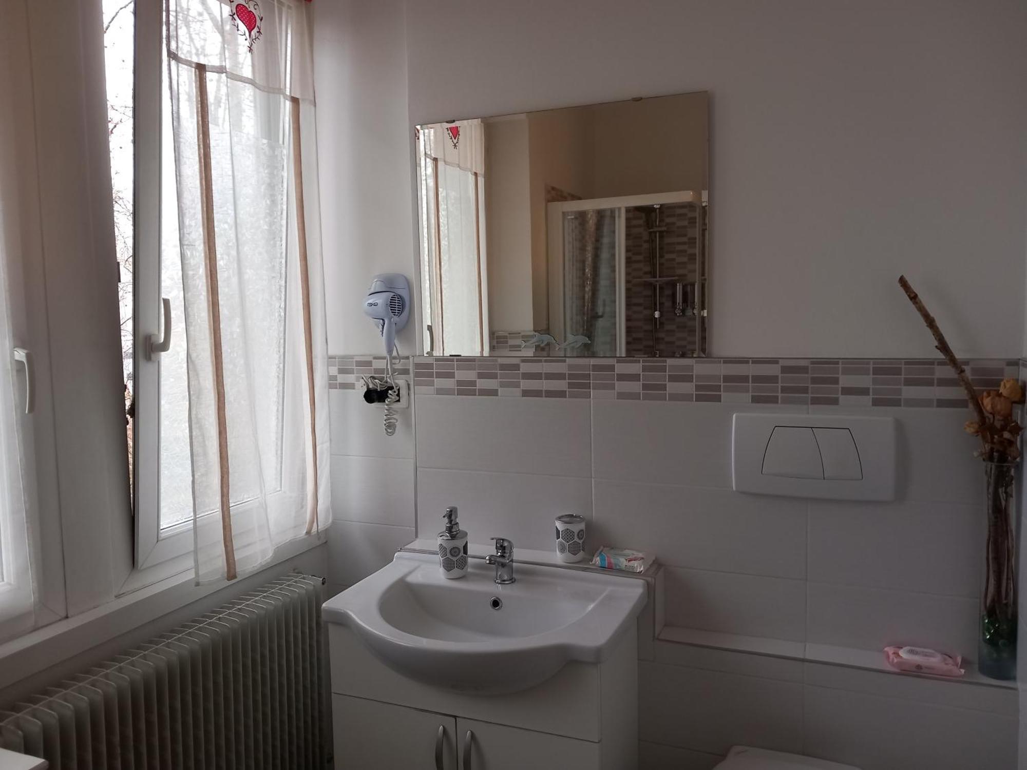 Double or Twin Room Private External Bathroom