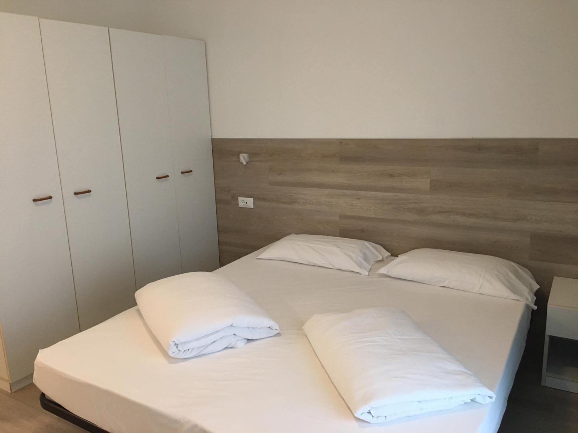 One-Bedroom Apartment Lake View