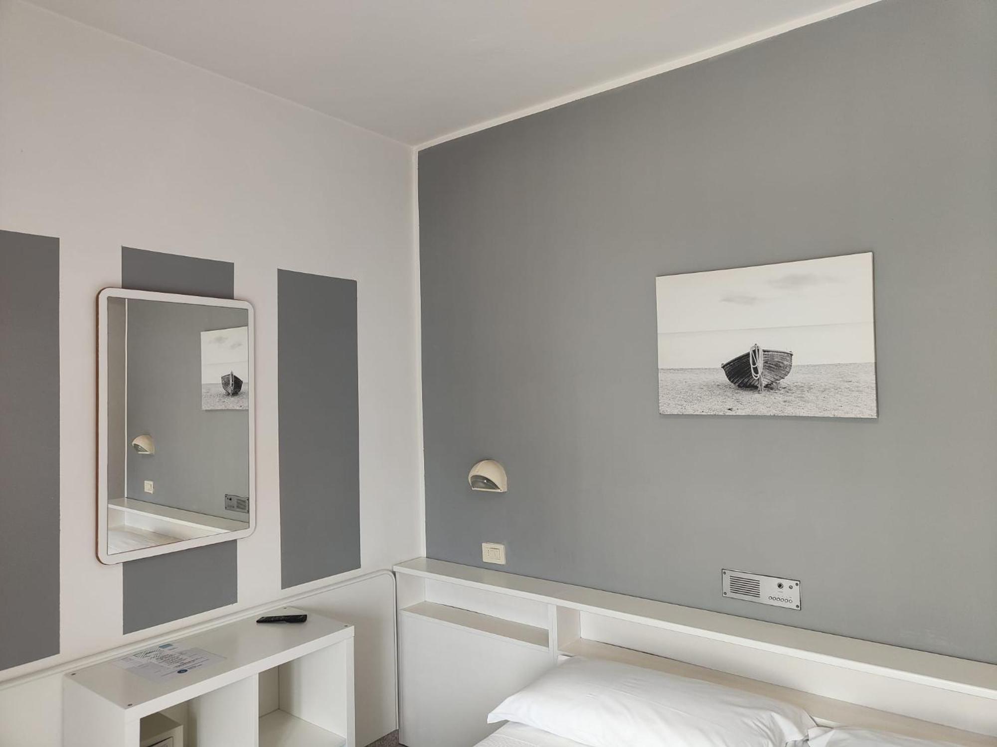 Double or Twin Room Side Sea View