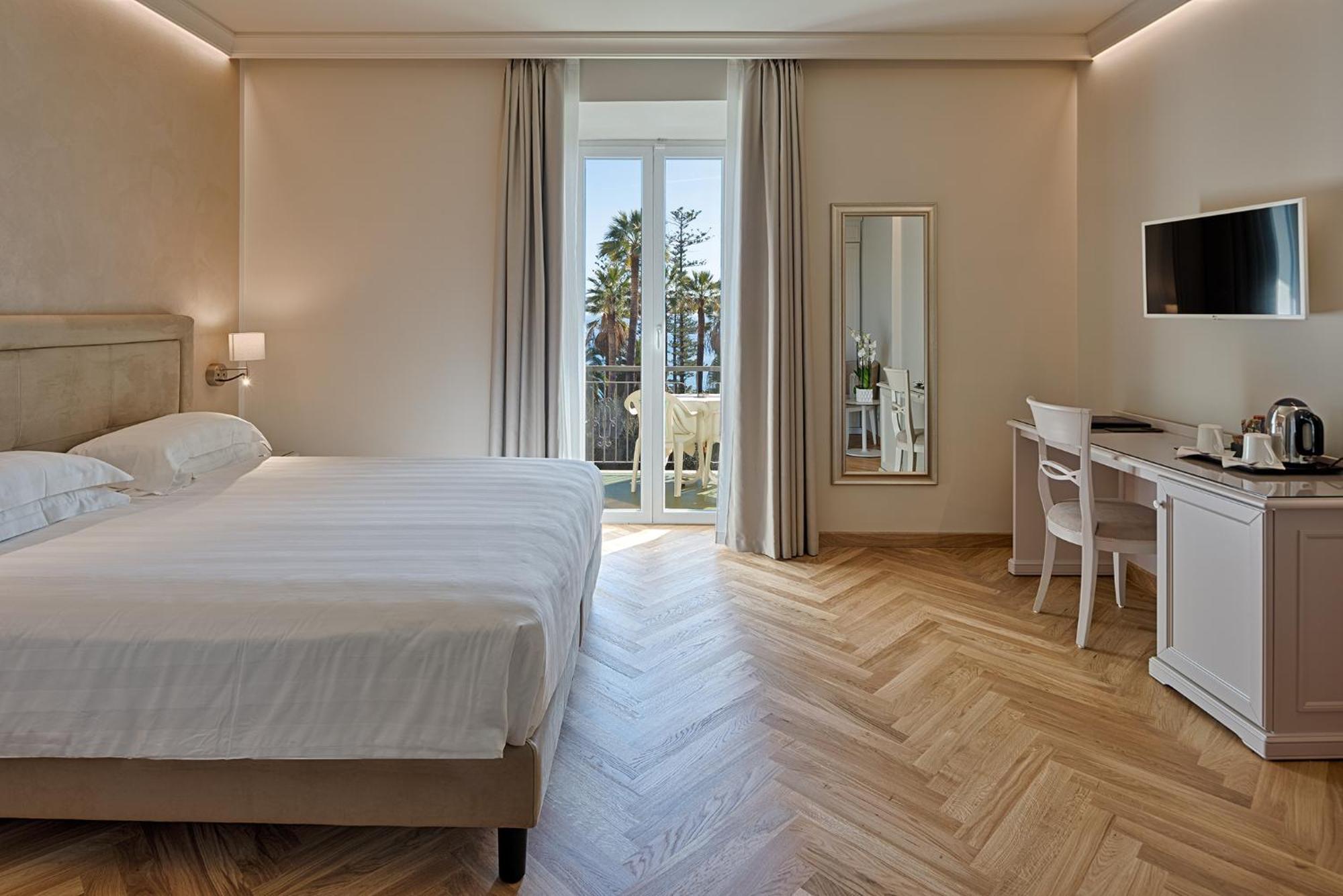 Deluxe Double Room Sea Side