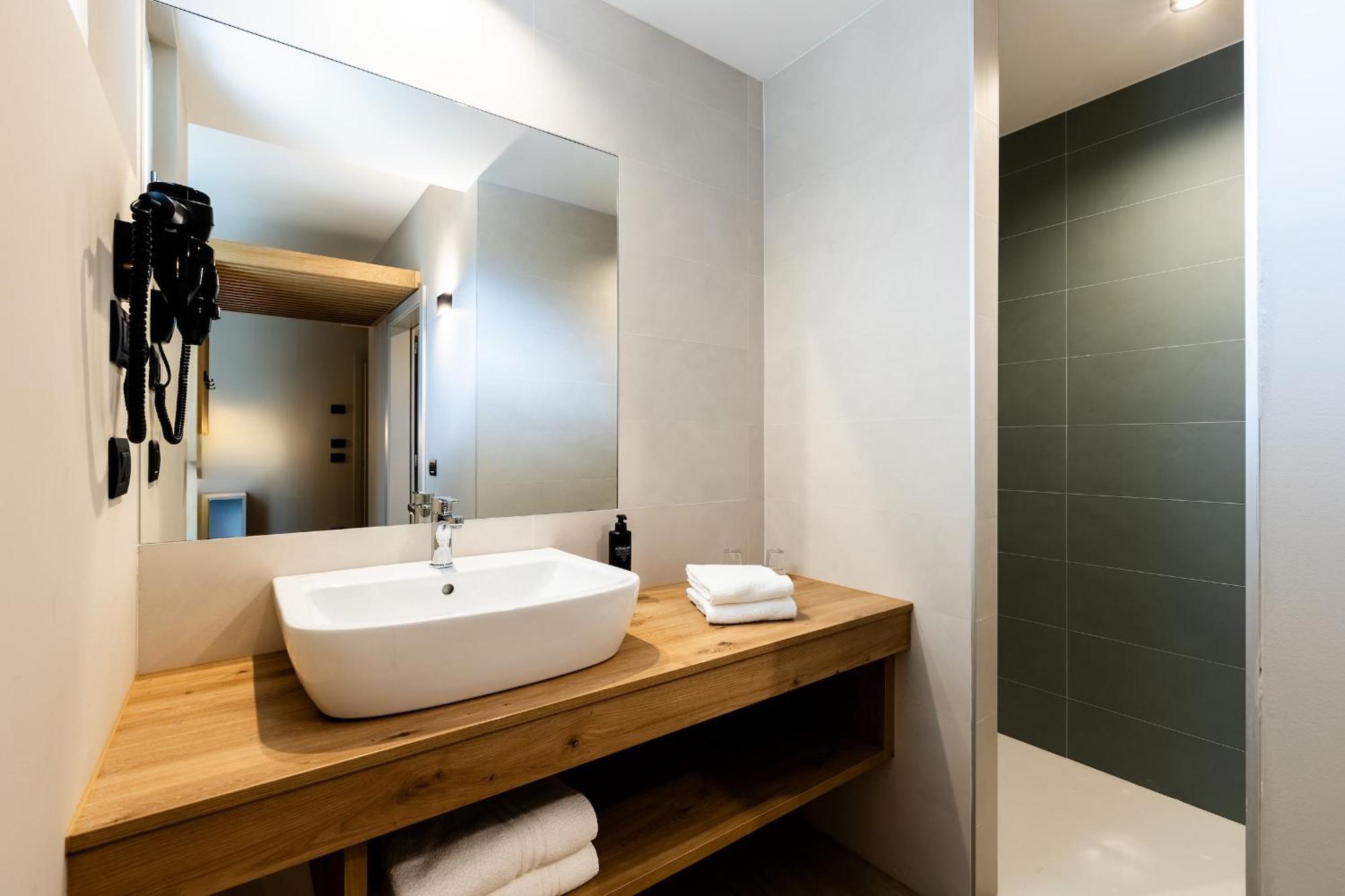 Deluxe Double or Twin Room with Balcony
