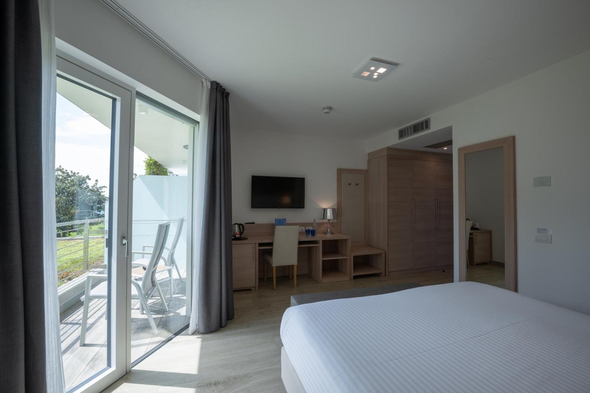 Superior Double Room Partial Lake View Balcony