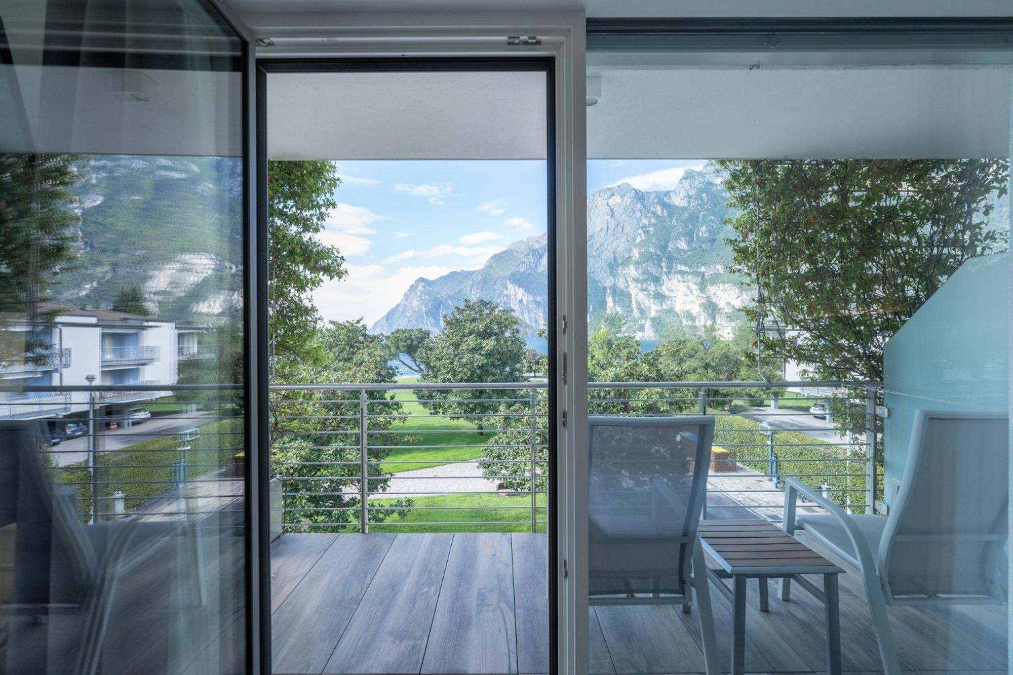 Deluxe Triple Room Lake View Double Balcony