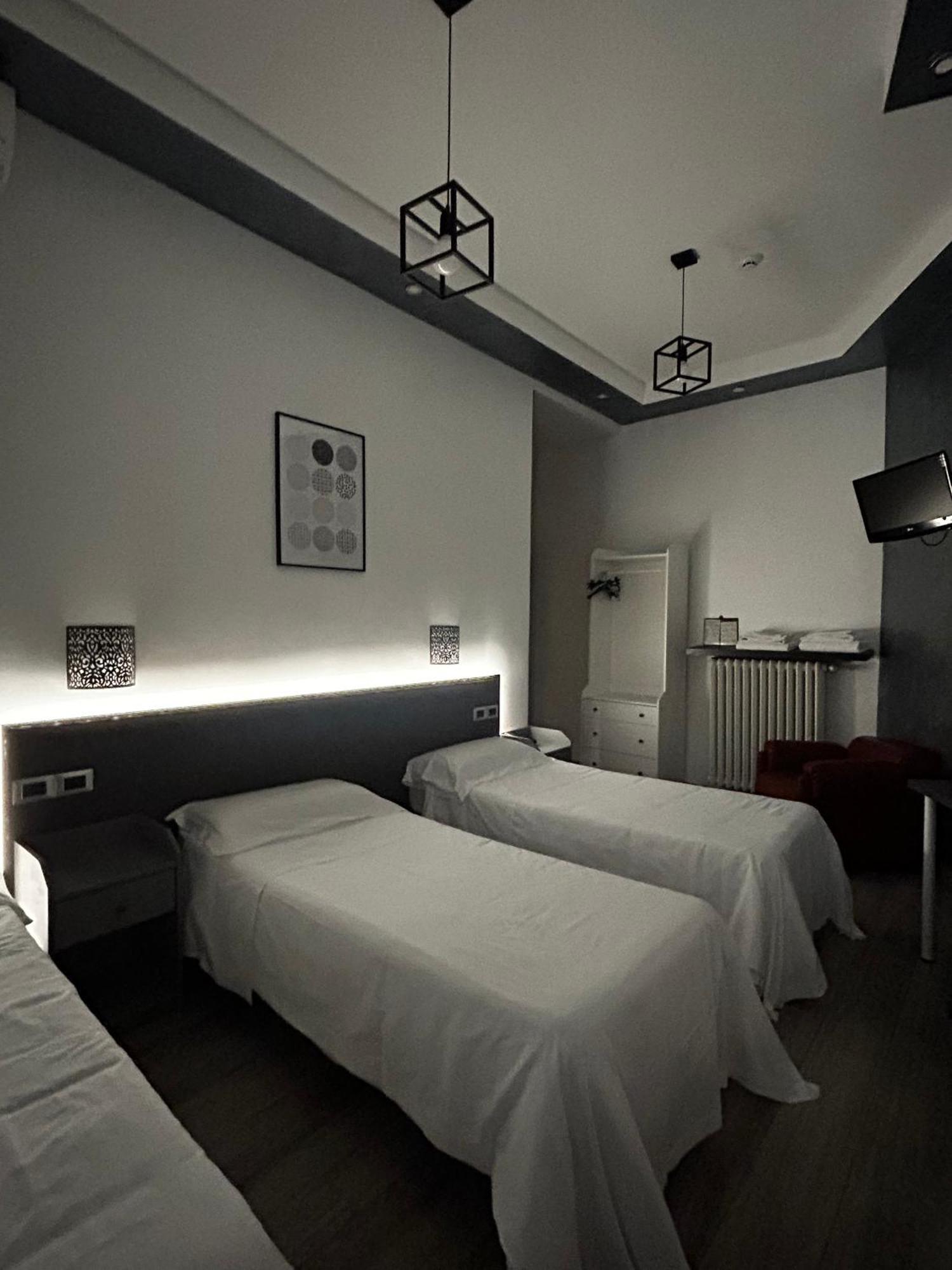 Basic Triple Room